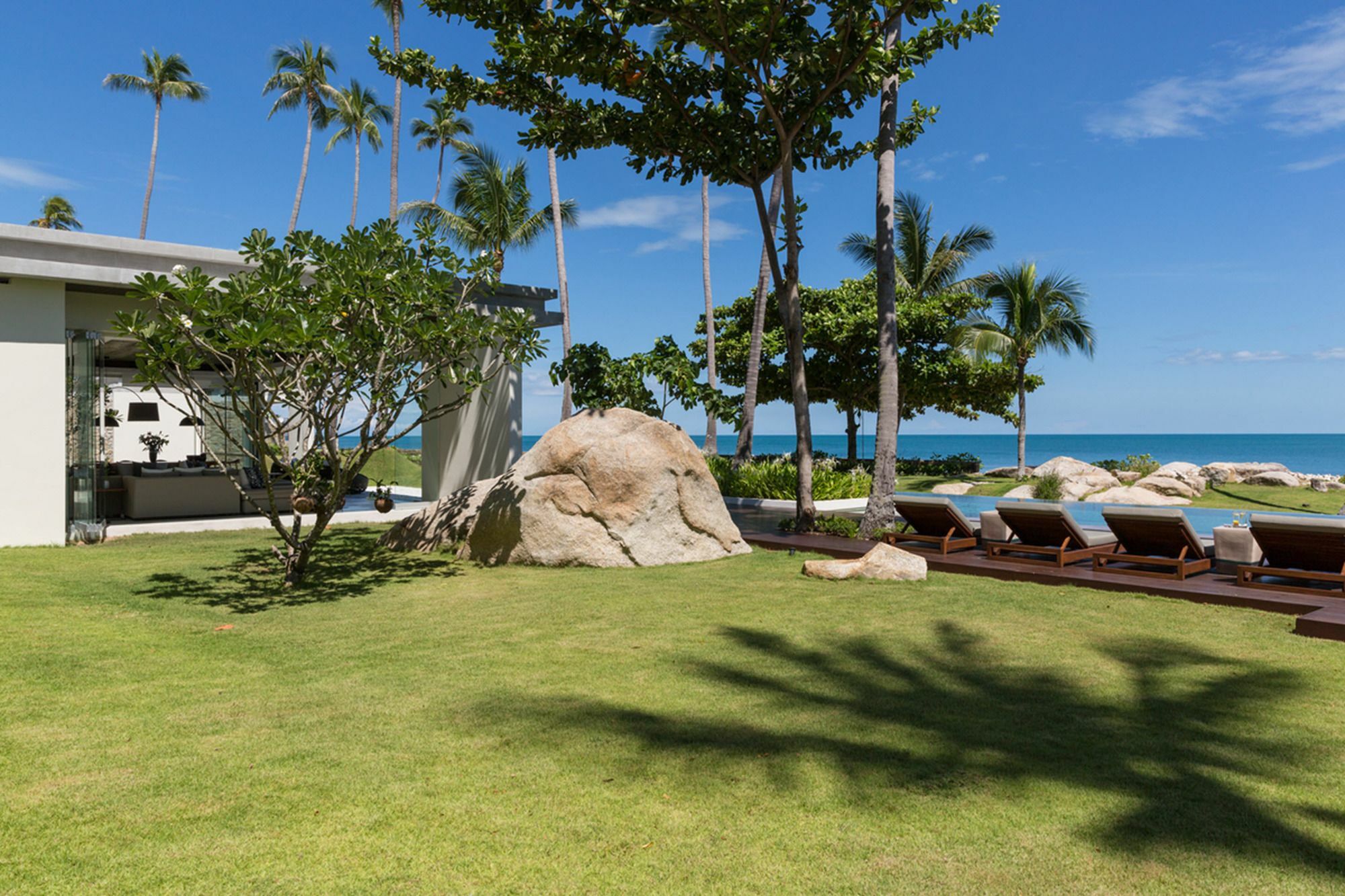 Fashionable Malabar Beachfront 5 Bedrooms 2 Kid's Bedrooms Villa *