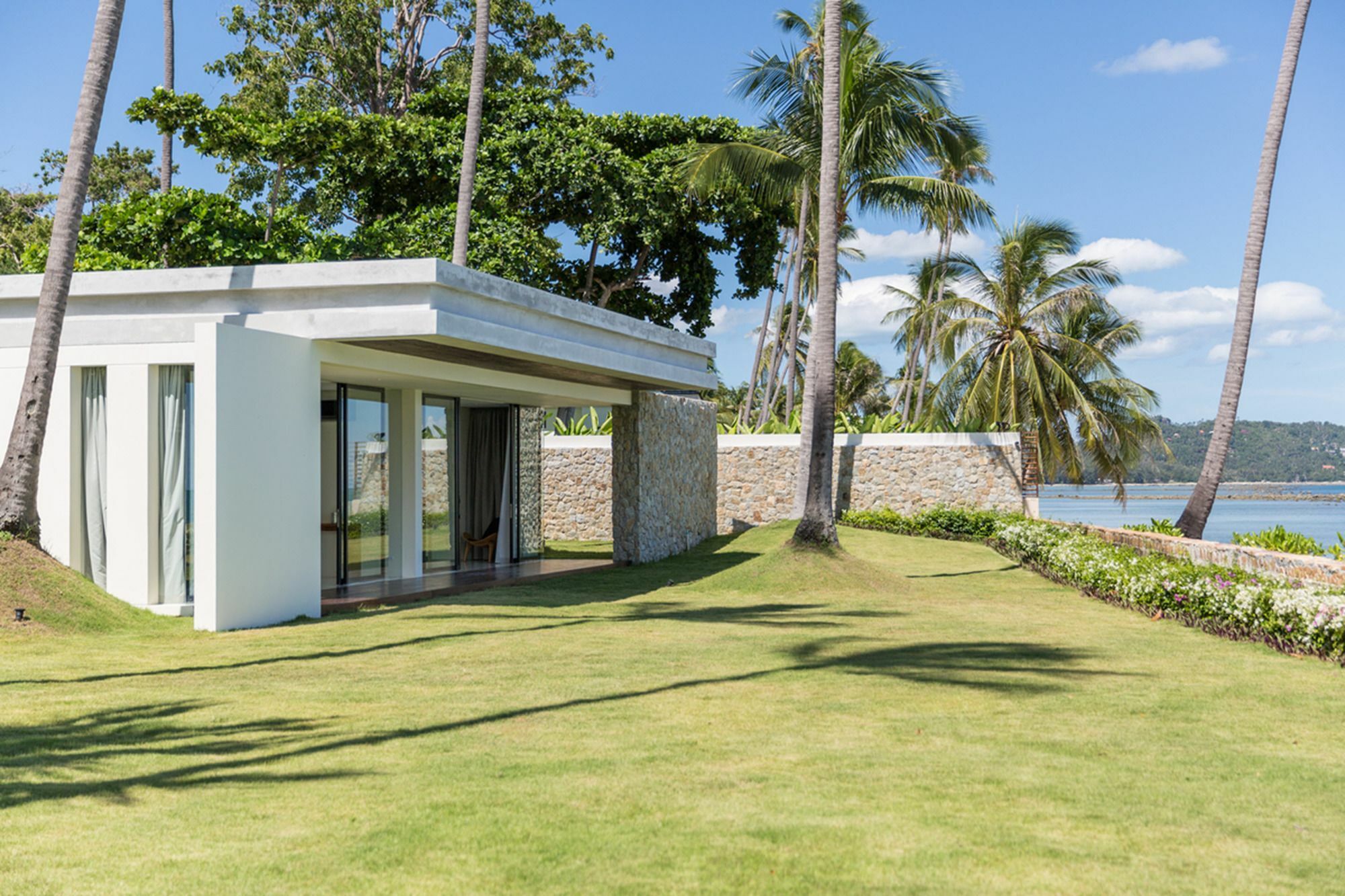 Villa Fashionable Malabar Beachfront 5 Bedrooms 2 Kid's Bedrooms Laem Sor