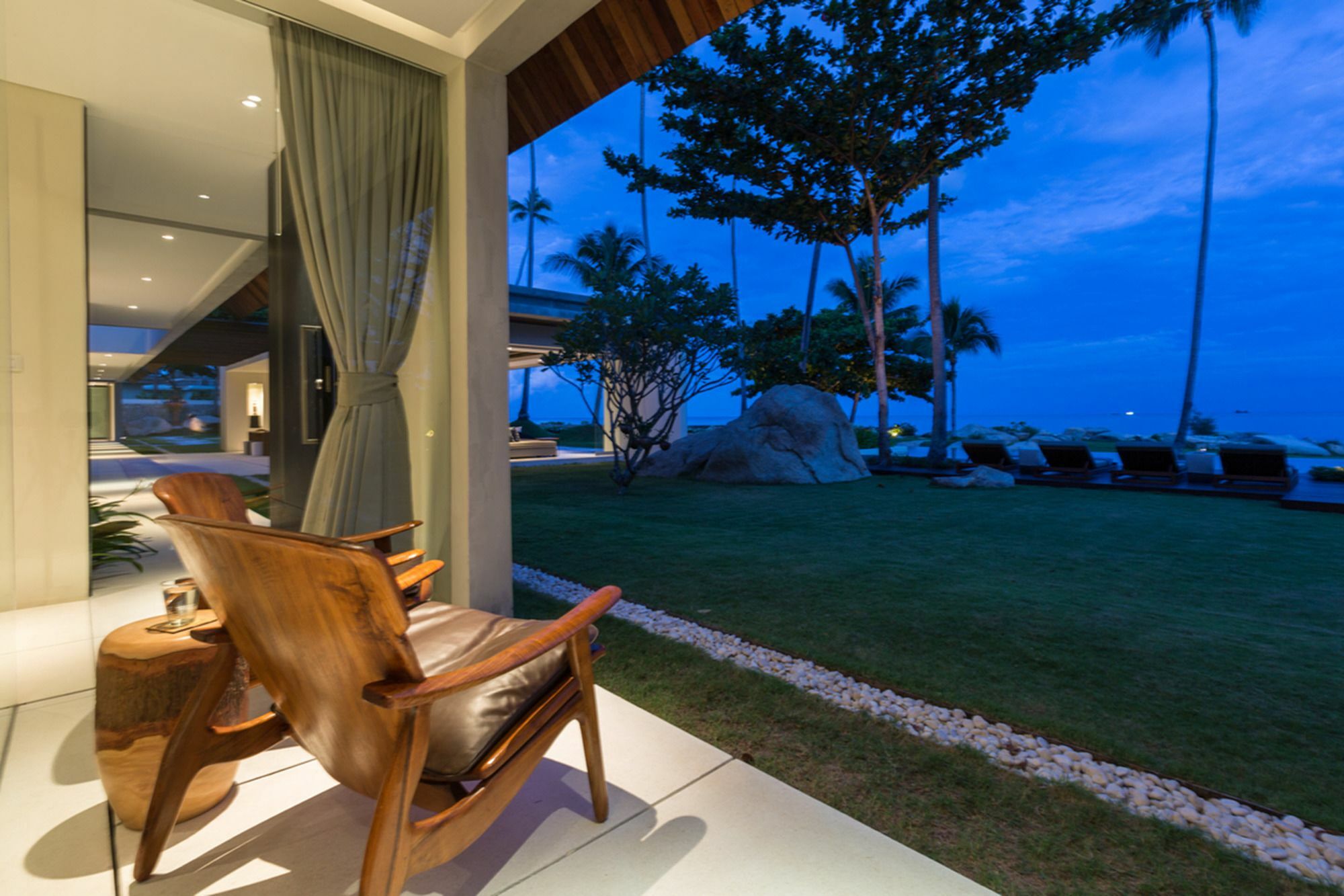 Fashionable Malabar Beachfront 5 Bedrooms 2 Kid's Bedrooms Villa
