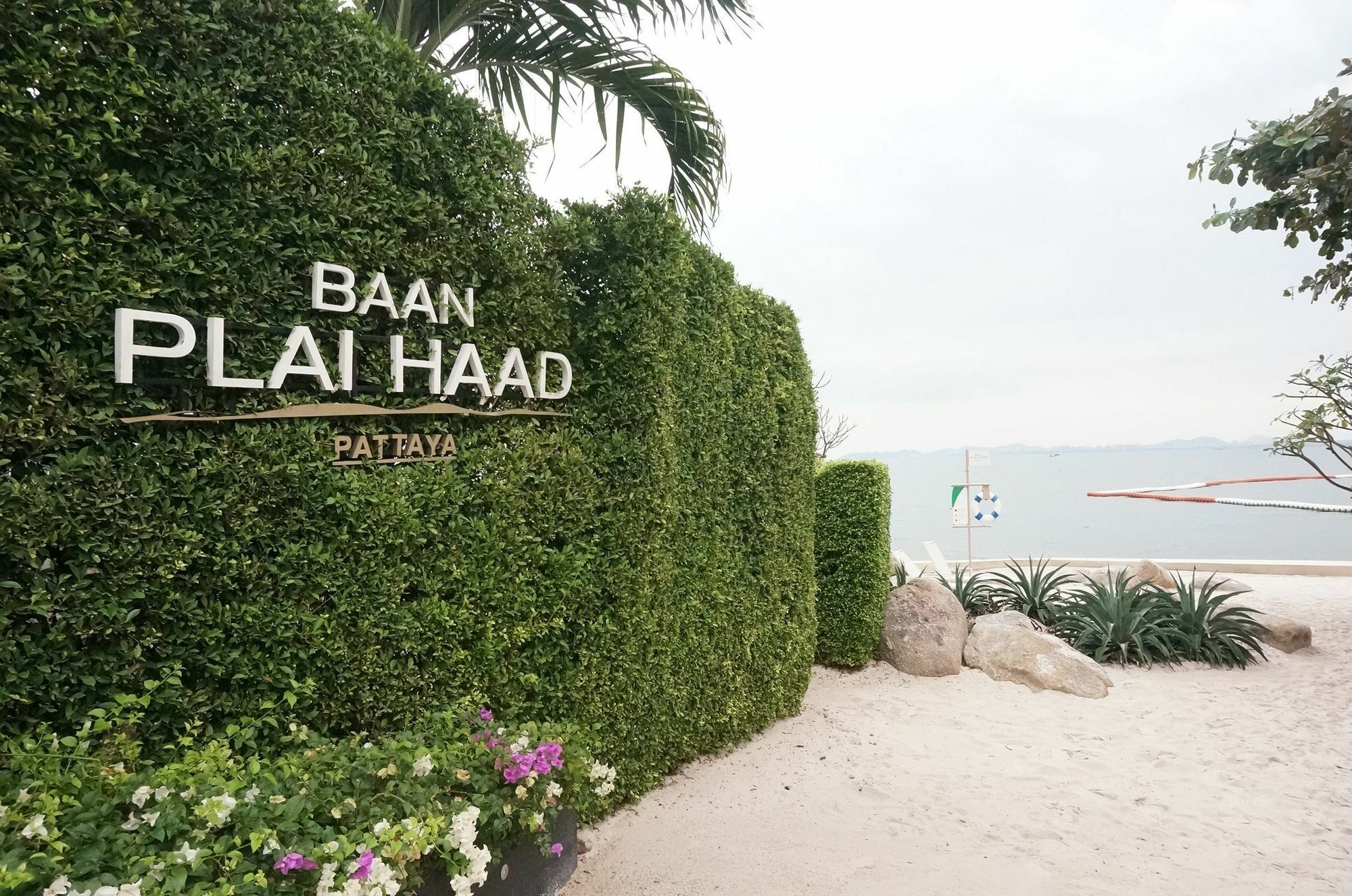 Apartment Baan Plai Haad Beachfront