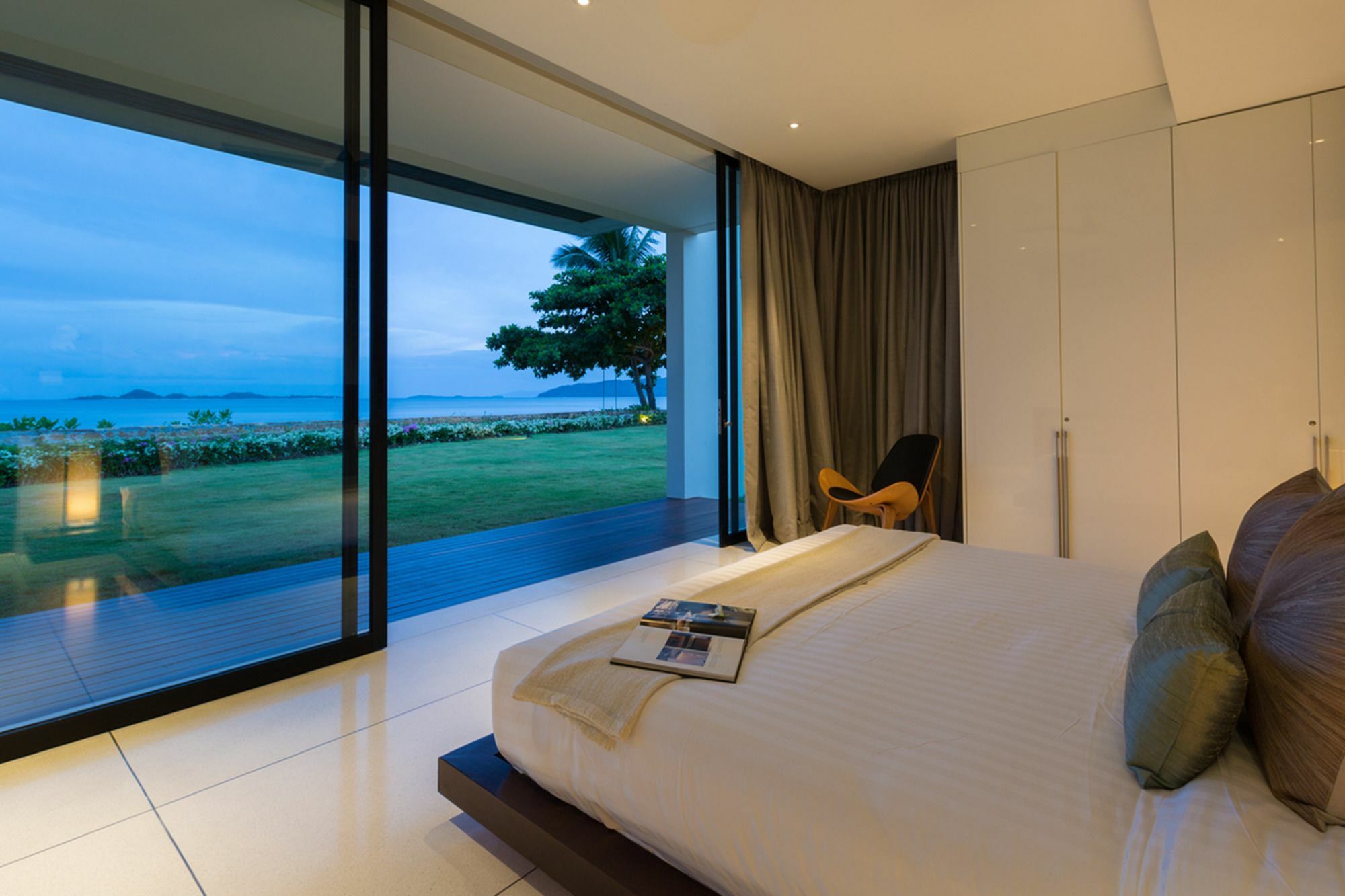 Fashionable Malabar Beachfront 5 Bedrooms 2 Kid's Bedrooms Villa