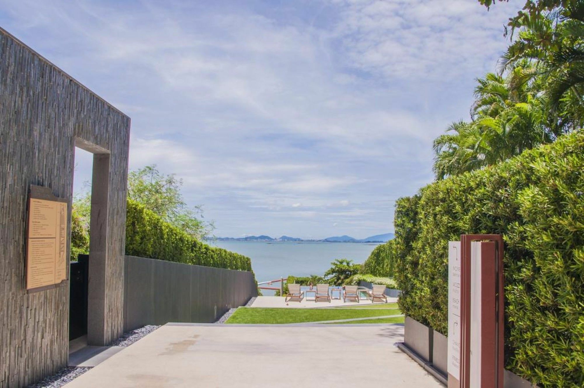 Apartment Baan Plai Haad Beachfront Pattaya