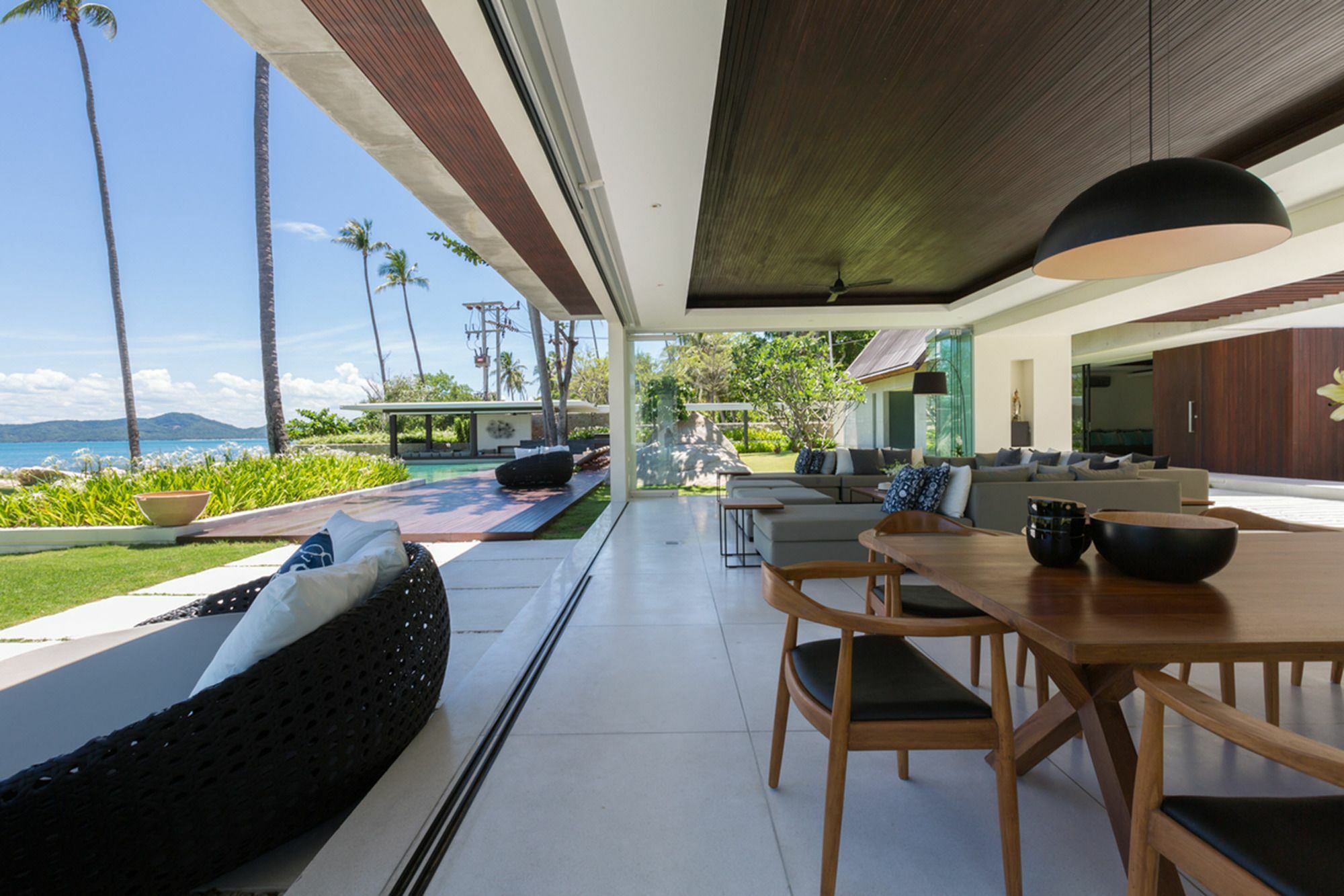 Fashionable Malabar Beachfront 5 Bedrooms 2 Kid's Bedrooms Villa