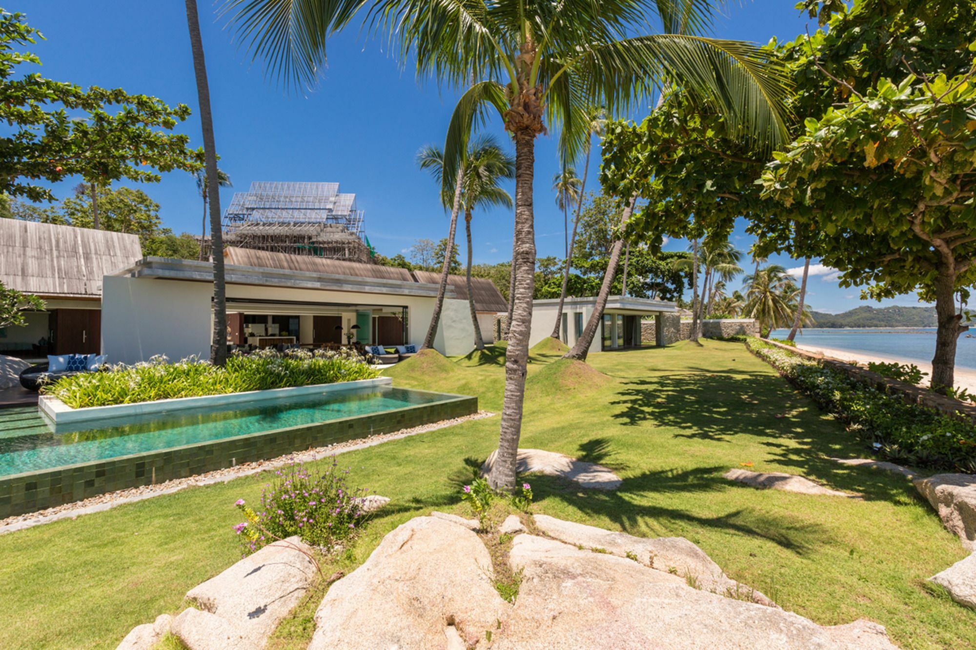 Fashionable Malabar Beachfront 5 Bedrooms 2 Kid's Bedrooms Villa *