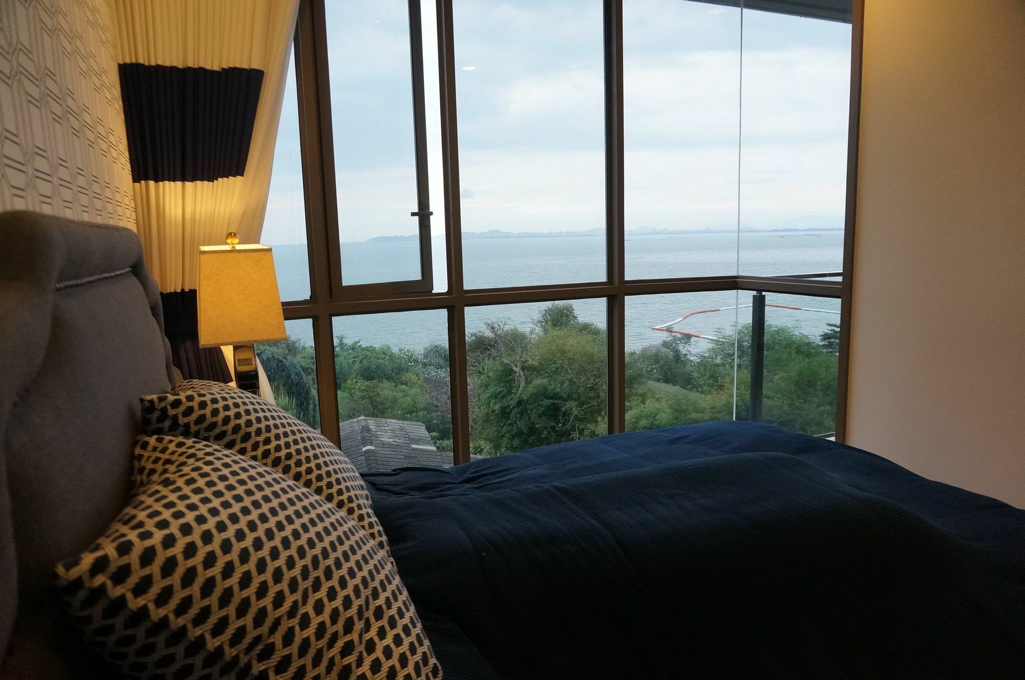 Apartment Baan Plai Haad Beachfront