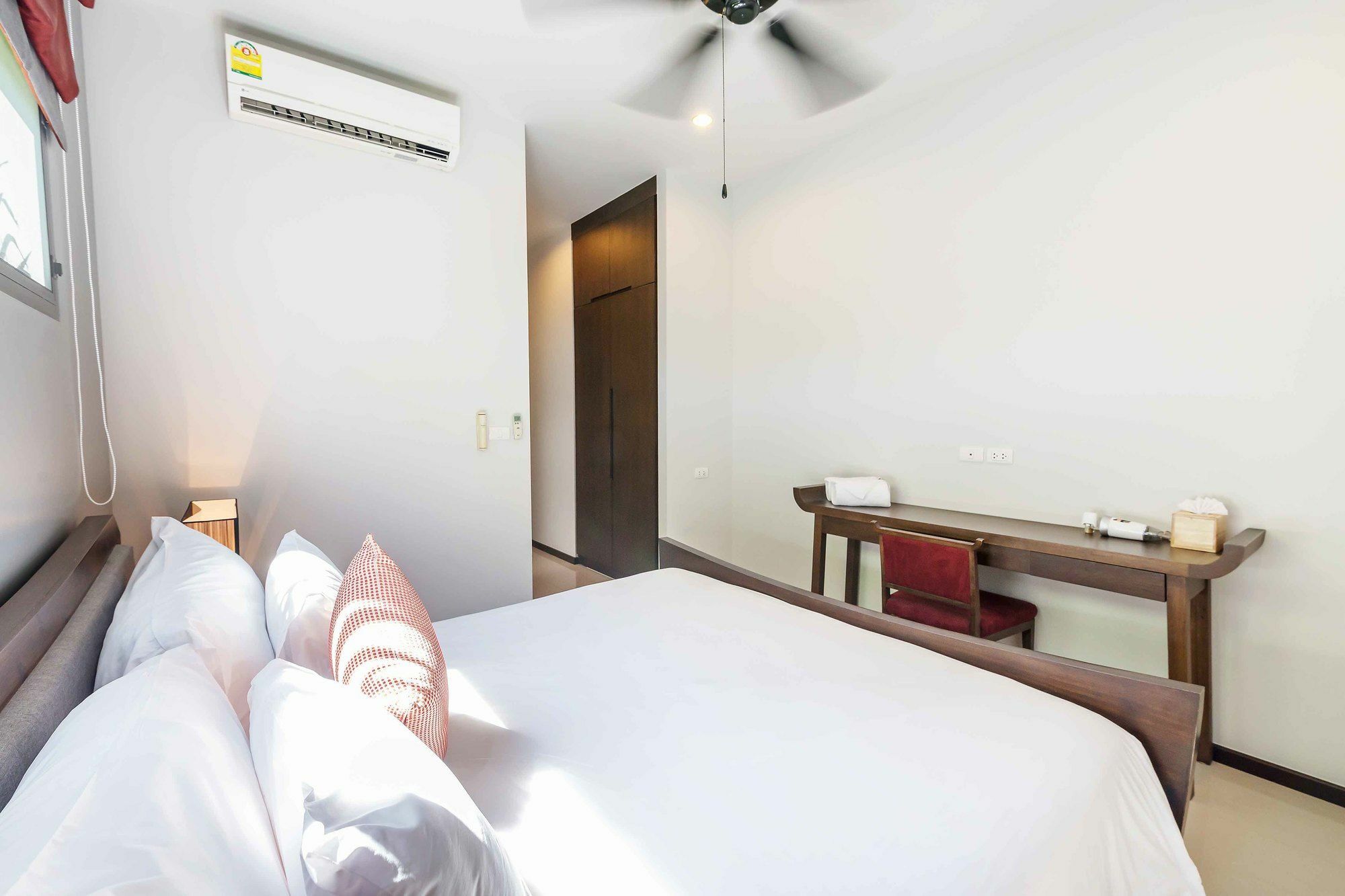 Prima De By Favstay - Naiharn Apartment