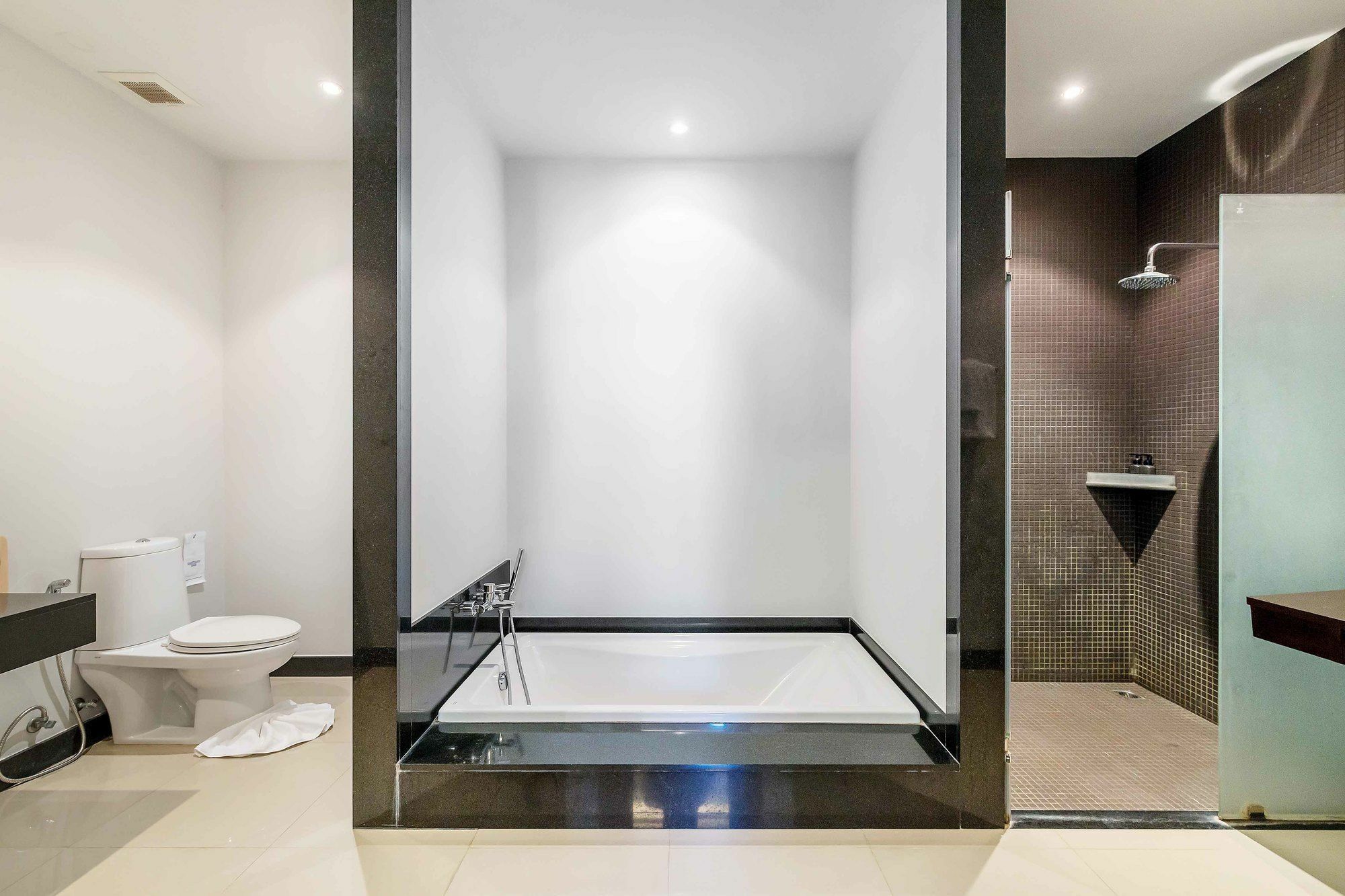 Prima De By Favstay - Naiharn Apartment *
