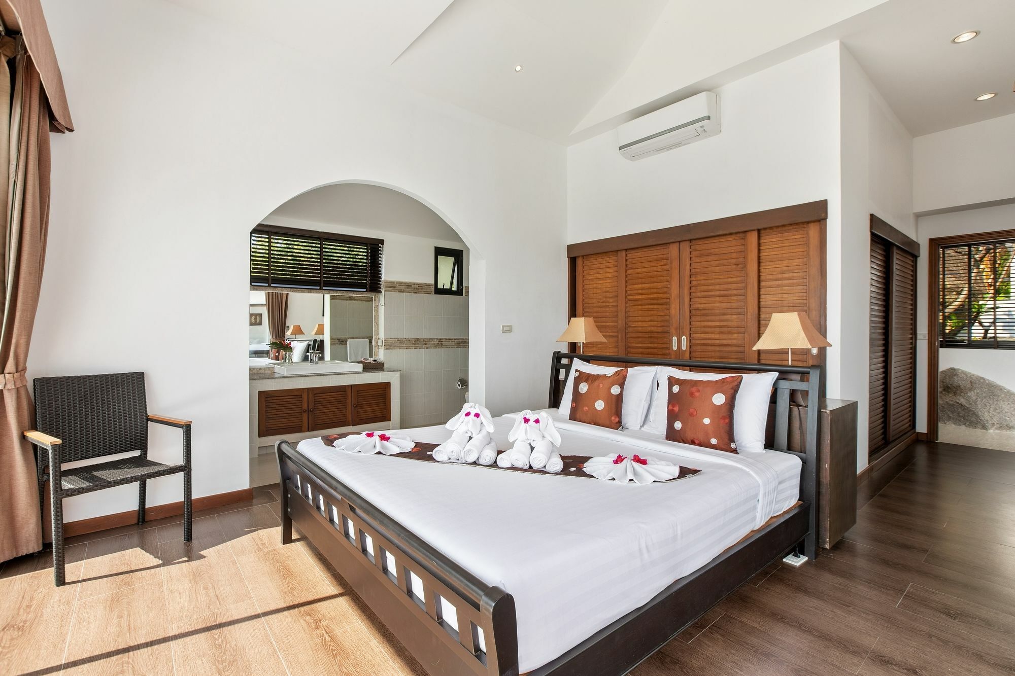 Sunny Banks - Modern Sea View 4 Bed Pool Villa Maret