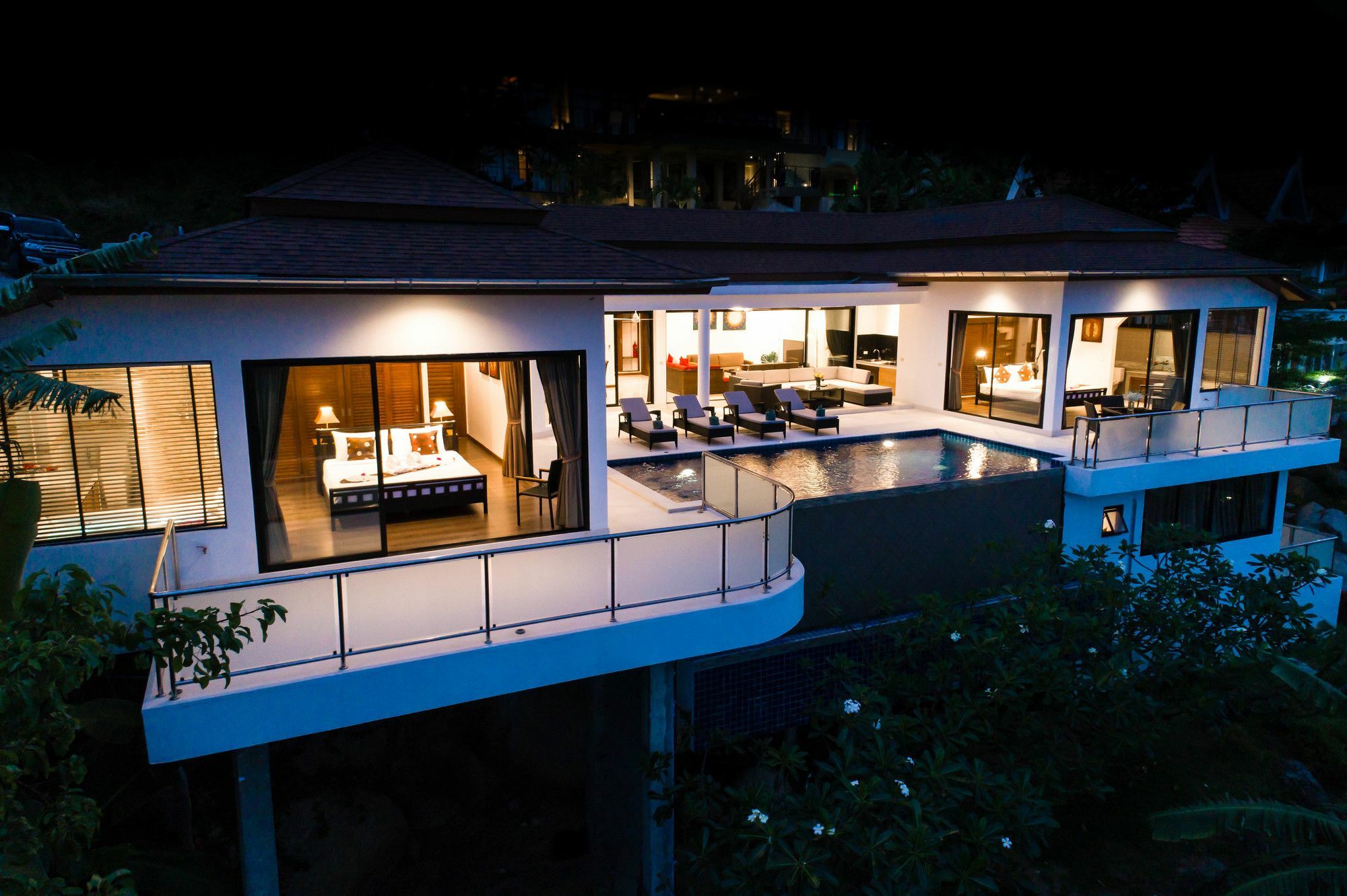 Villa Sunny Banks - Modern Sea View 4 Bed Pool Maret