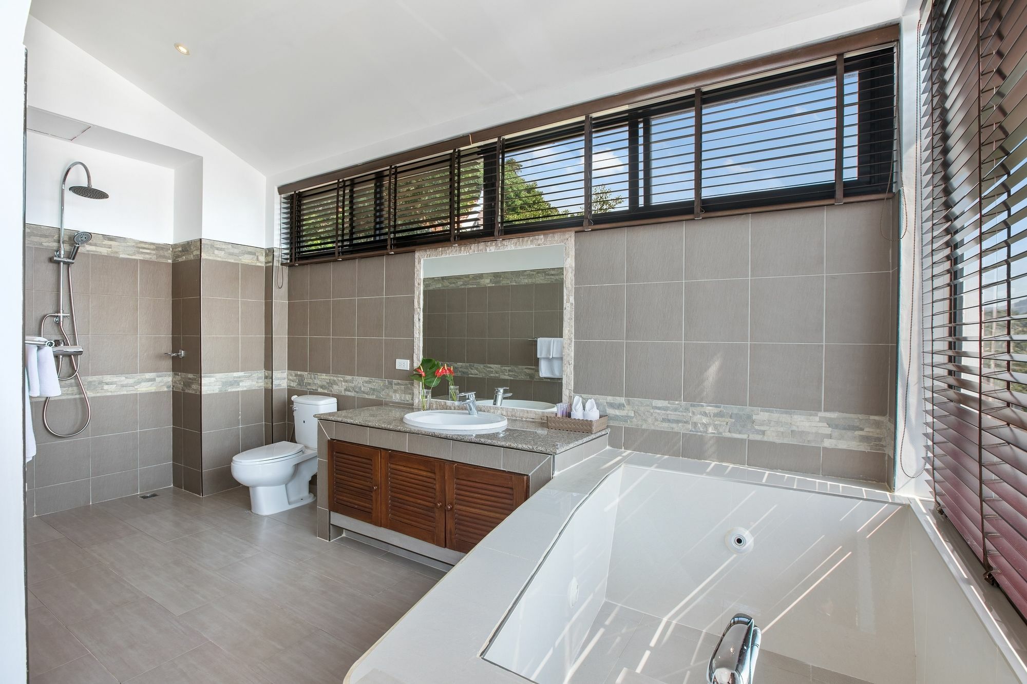 Sunny Banks - Modern Sea View 4 Bed Pool Villa *
