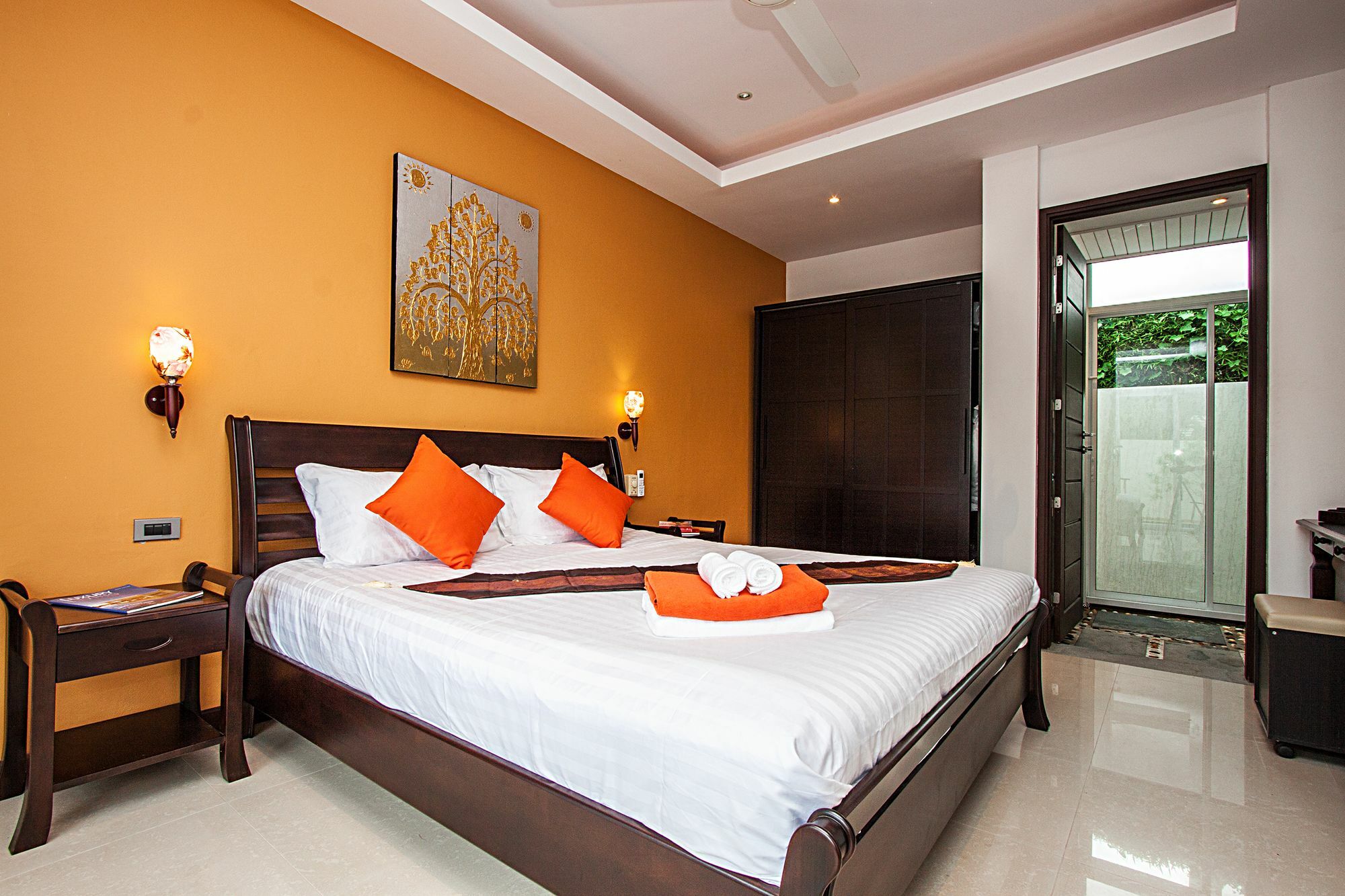 Lipalia 201 3 Beds