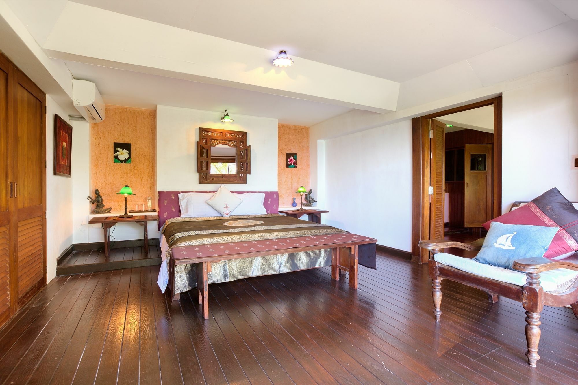 Thai Teak Villa *