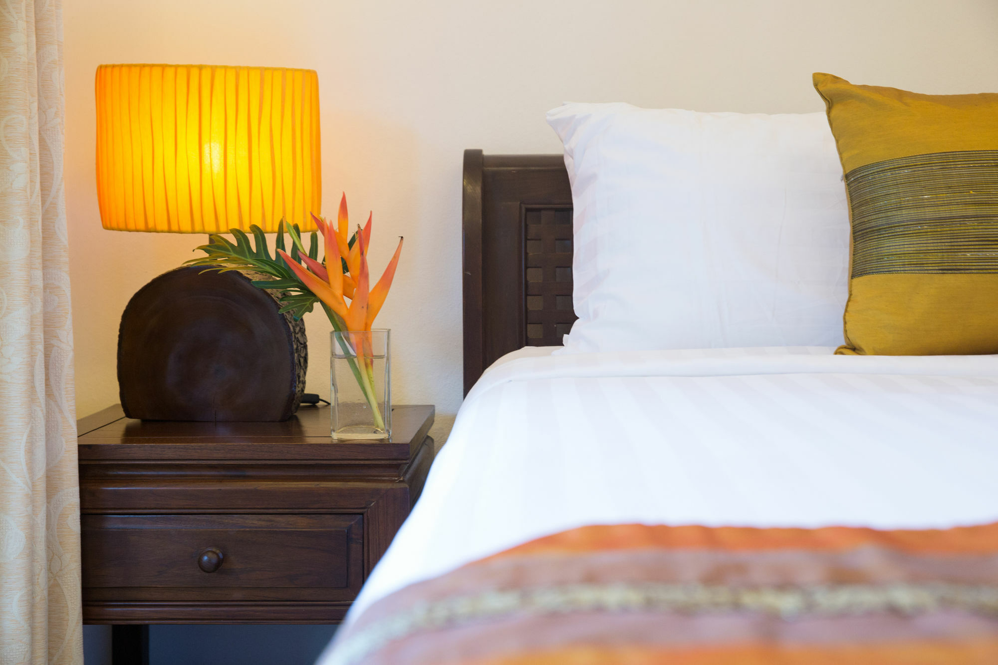 Baan Tawan Chai Pousada Praia de Laem Set