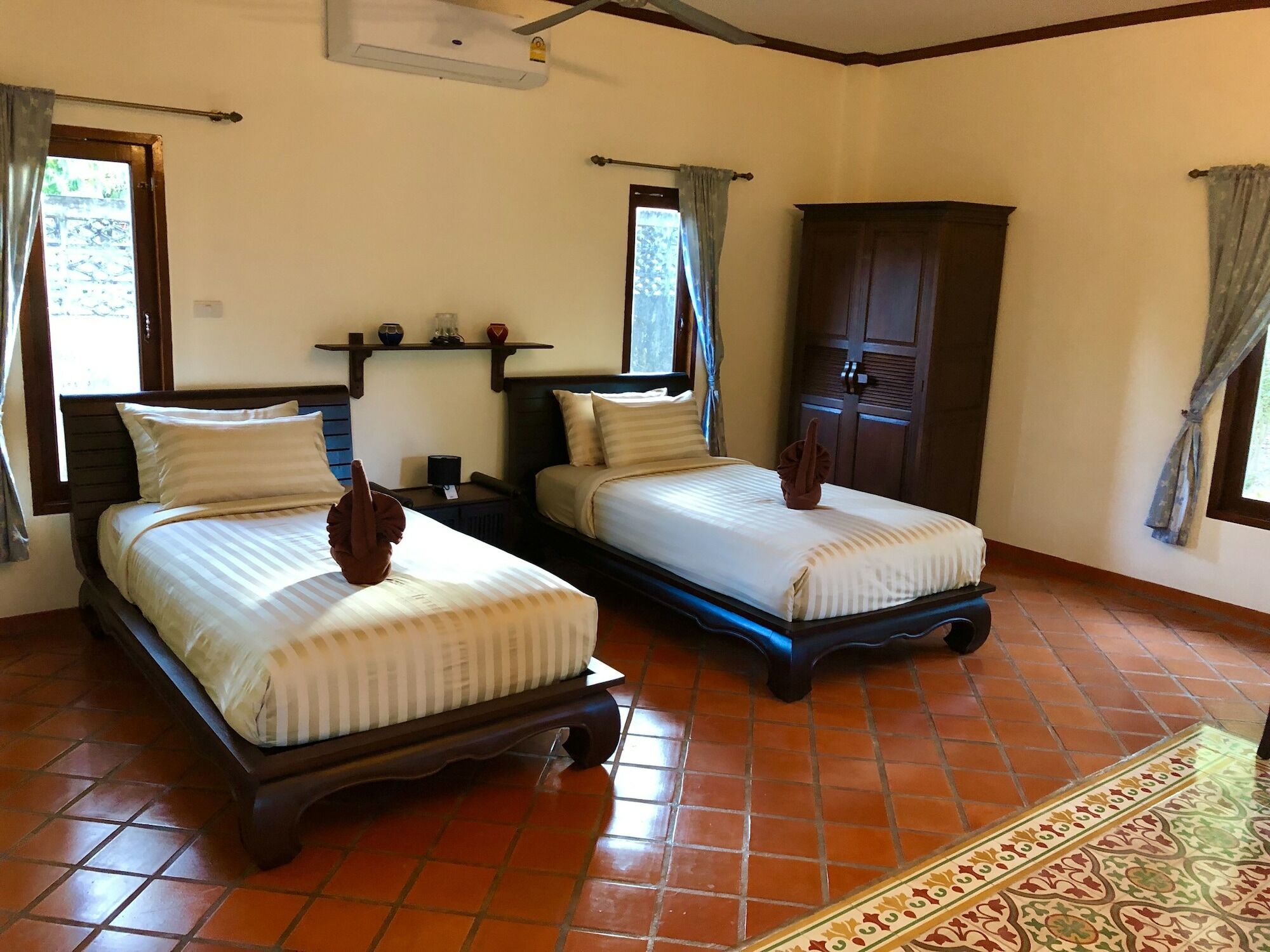 Chalong Oasis & Hotel