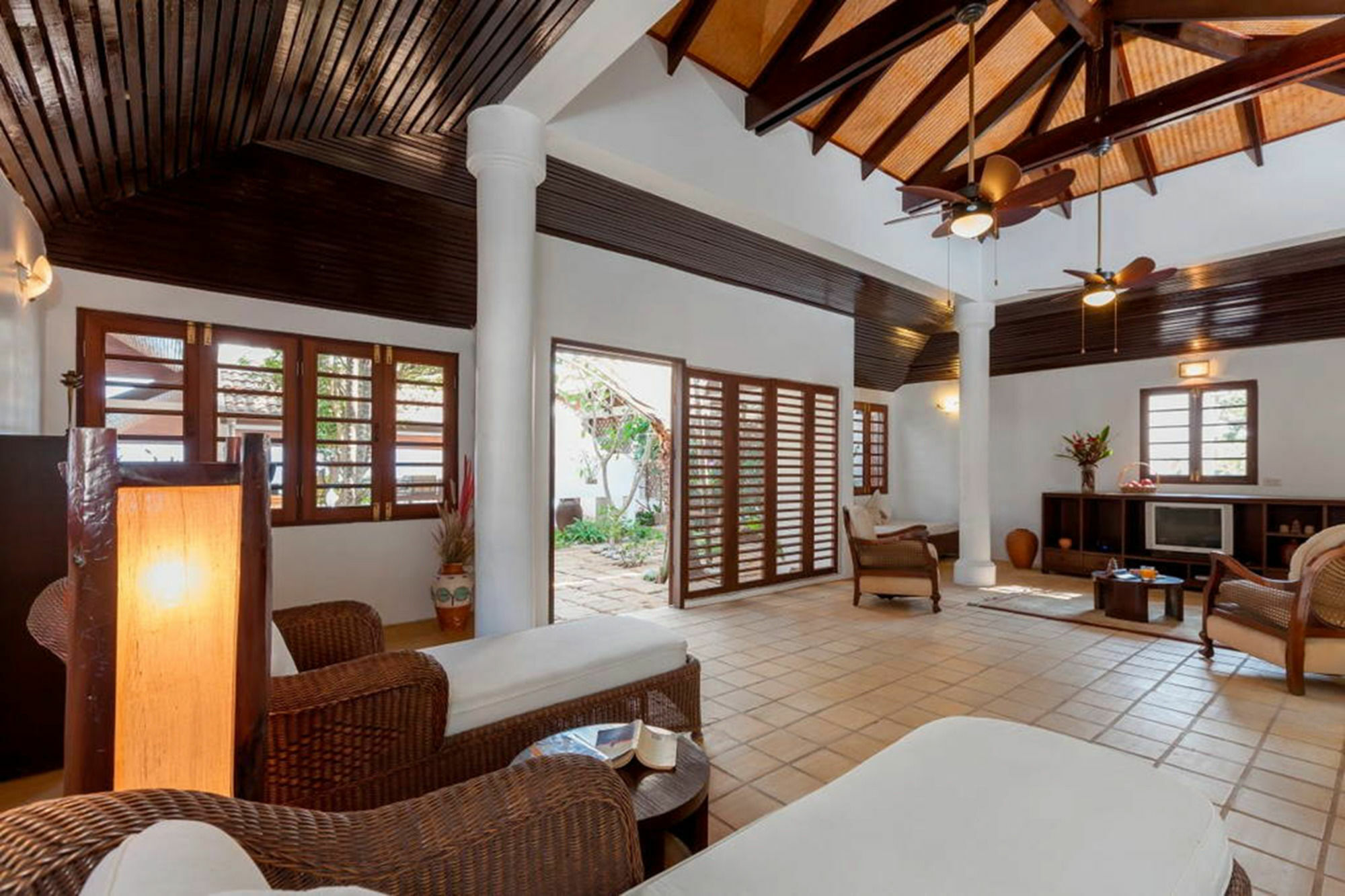 Pousada Baan Khunying - Secluded Phuket Beachfront Villa Rawai