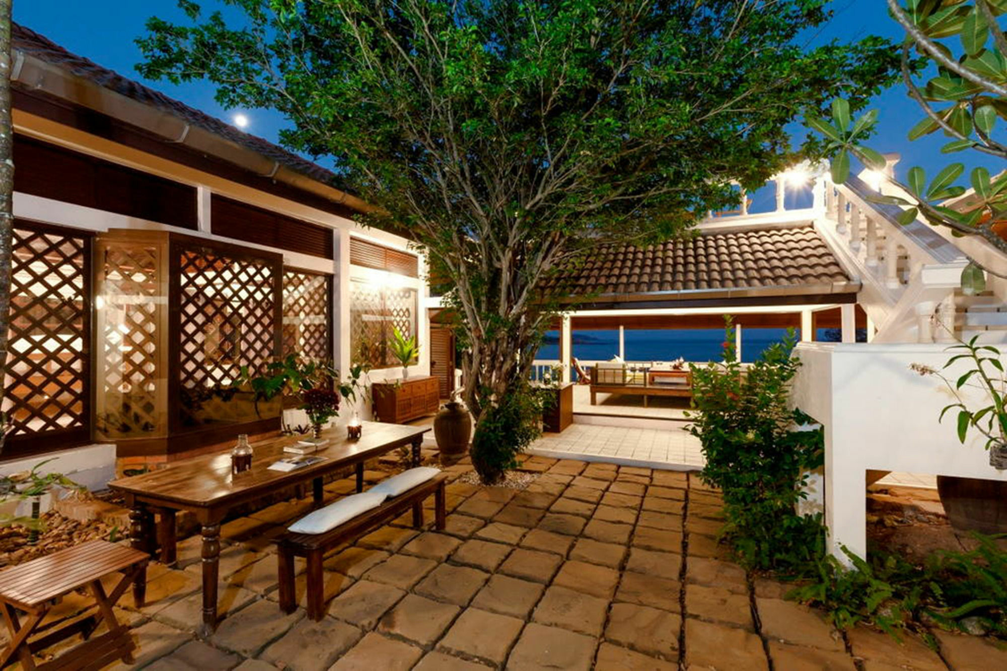 Pousada Baan Khunying - Secluded Phuket Beachfront Villa *