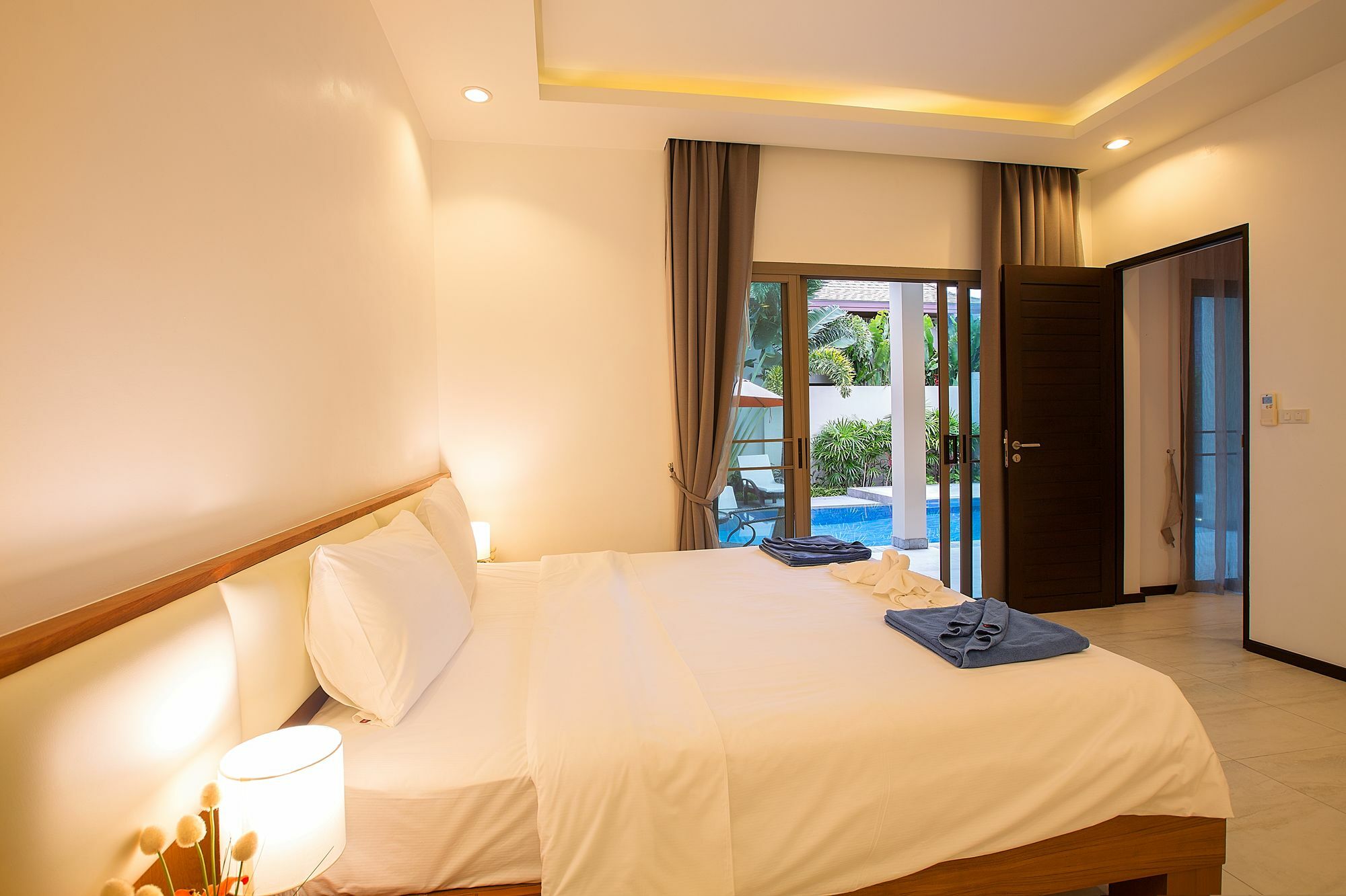 Berry By Tropiclook: Shanti Style Nai Harn Villa