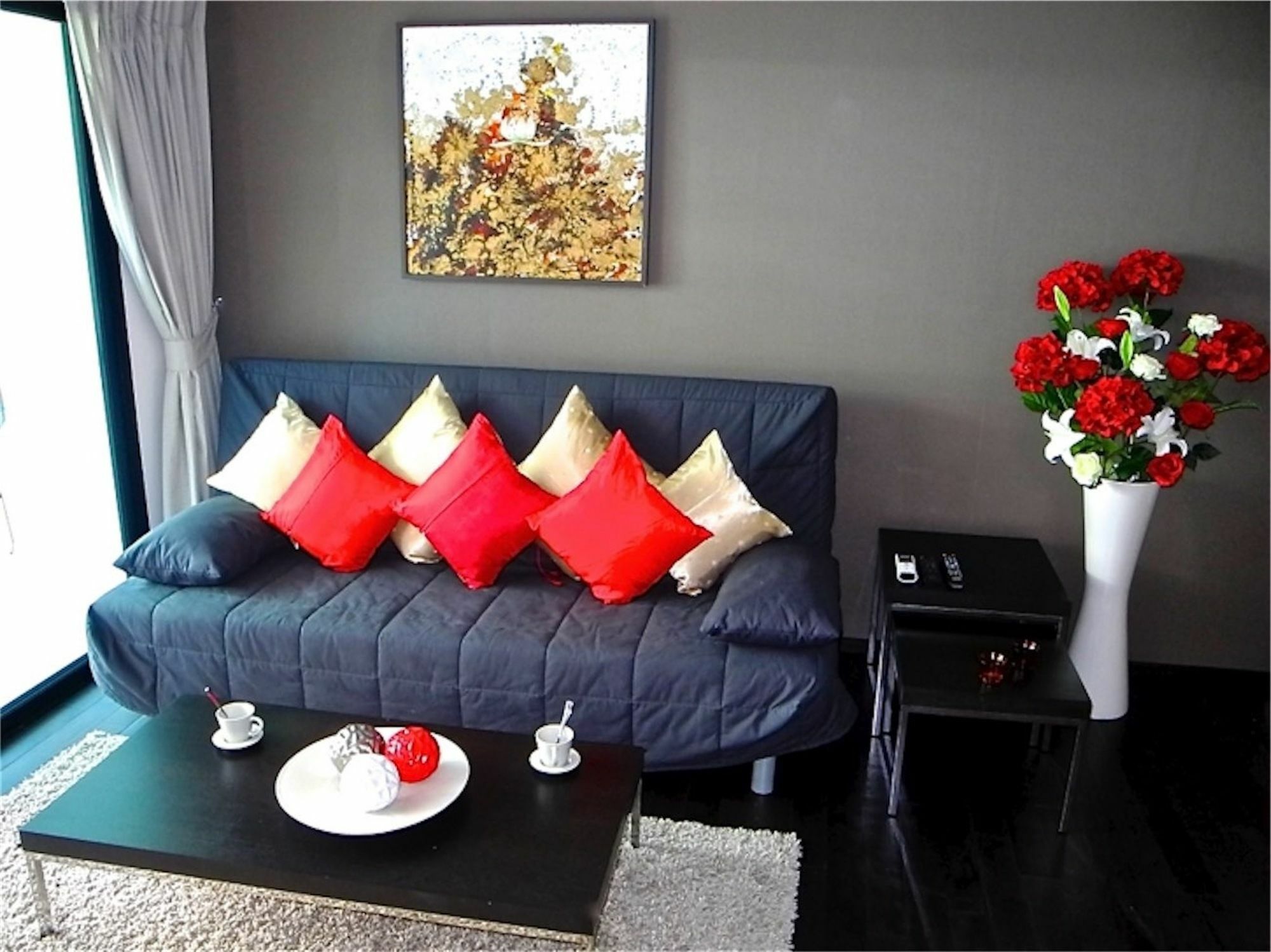 Title 2 Bedrooms Apartment *