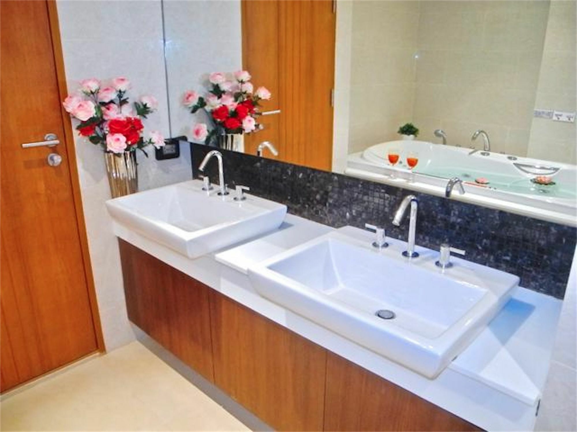Apartment The Privilege : 1 Bedroom In Patong