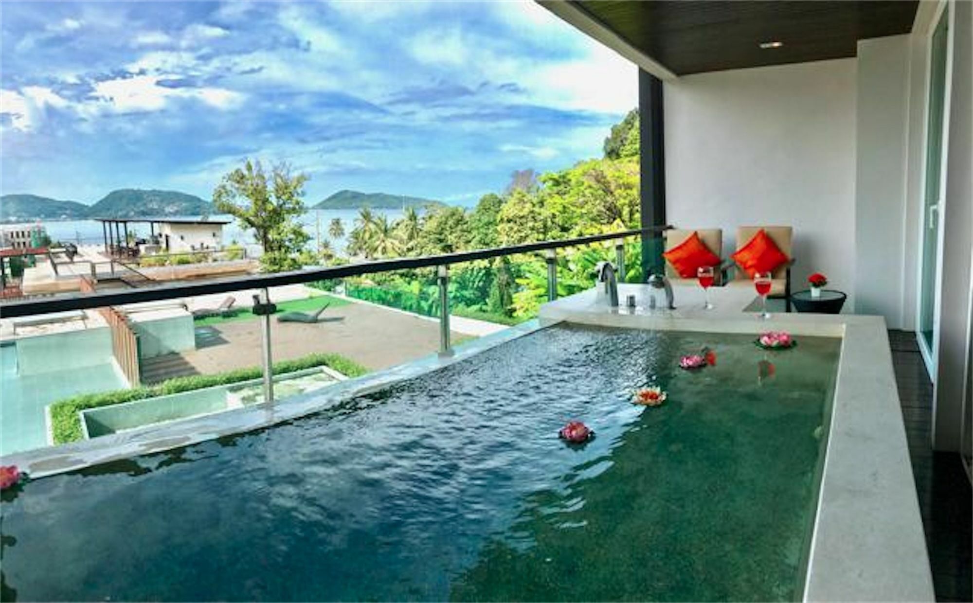 The Privilege : 1 Bedroom In Apartment *