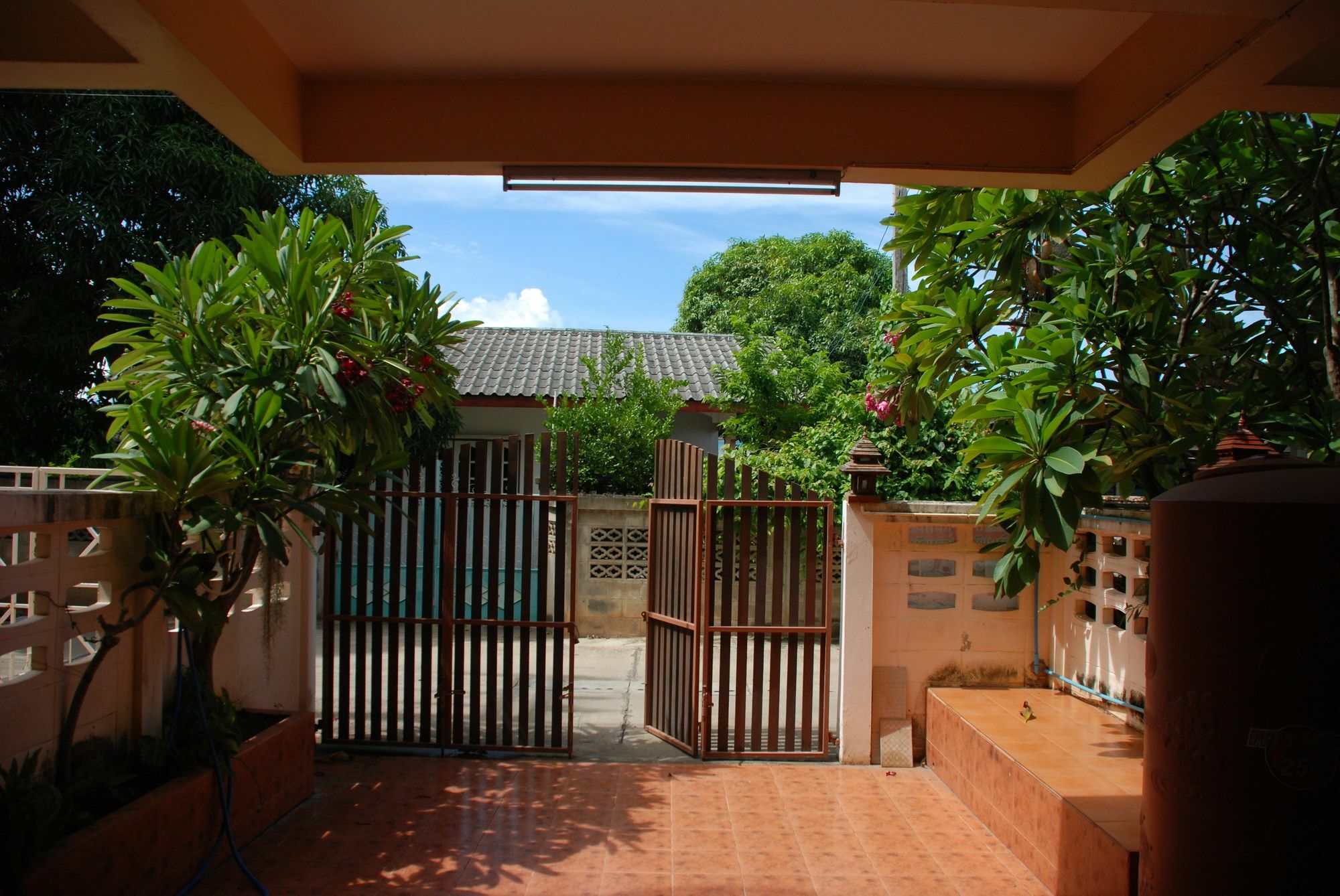 Apartment Baan Khun Nong *