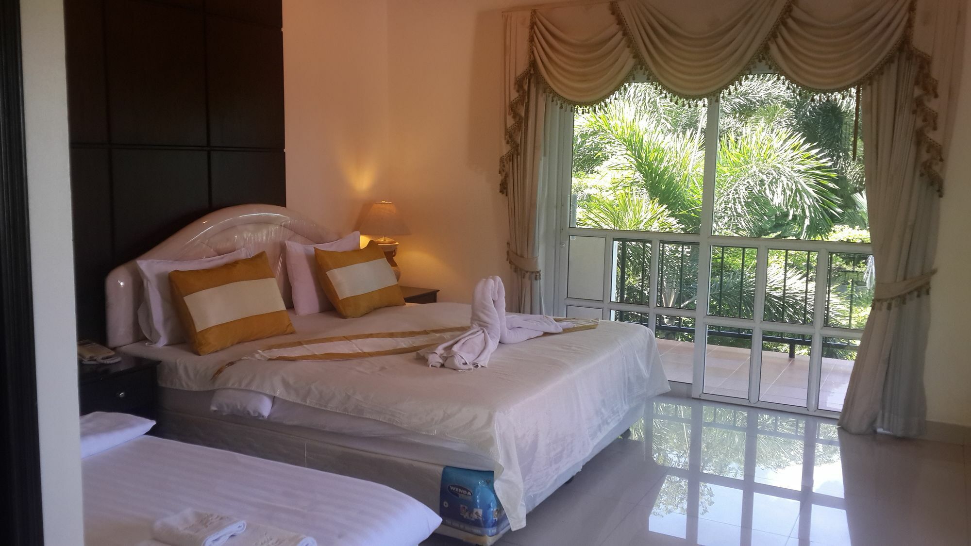 Hotel Serene Sands Bang Lamung