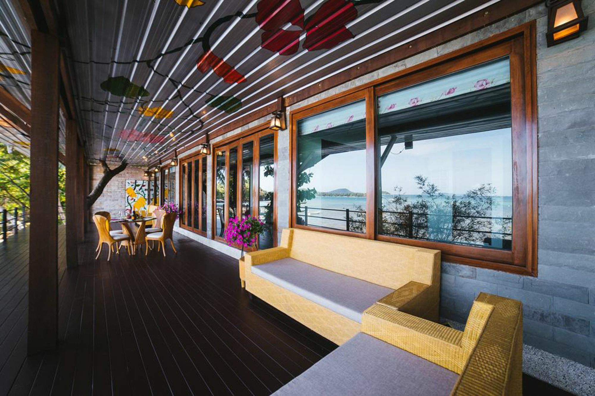 View Beachfront Holiday home
