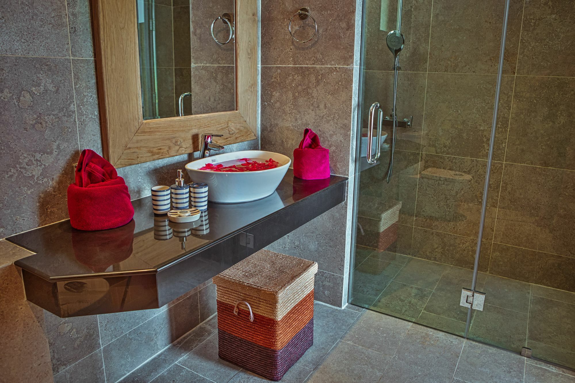 Fully Serviced Grand Luxury Time Phuket Pousada *