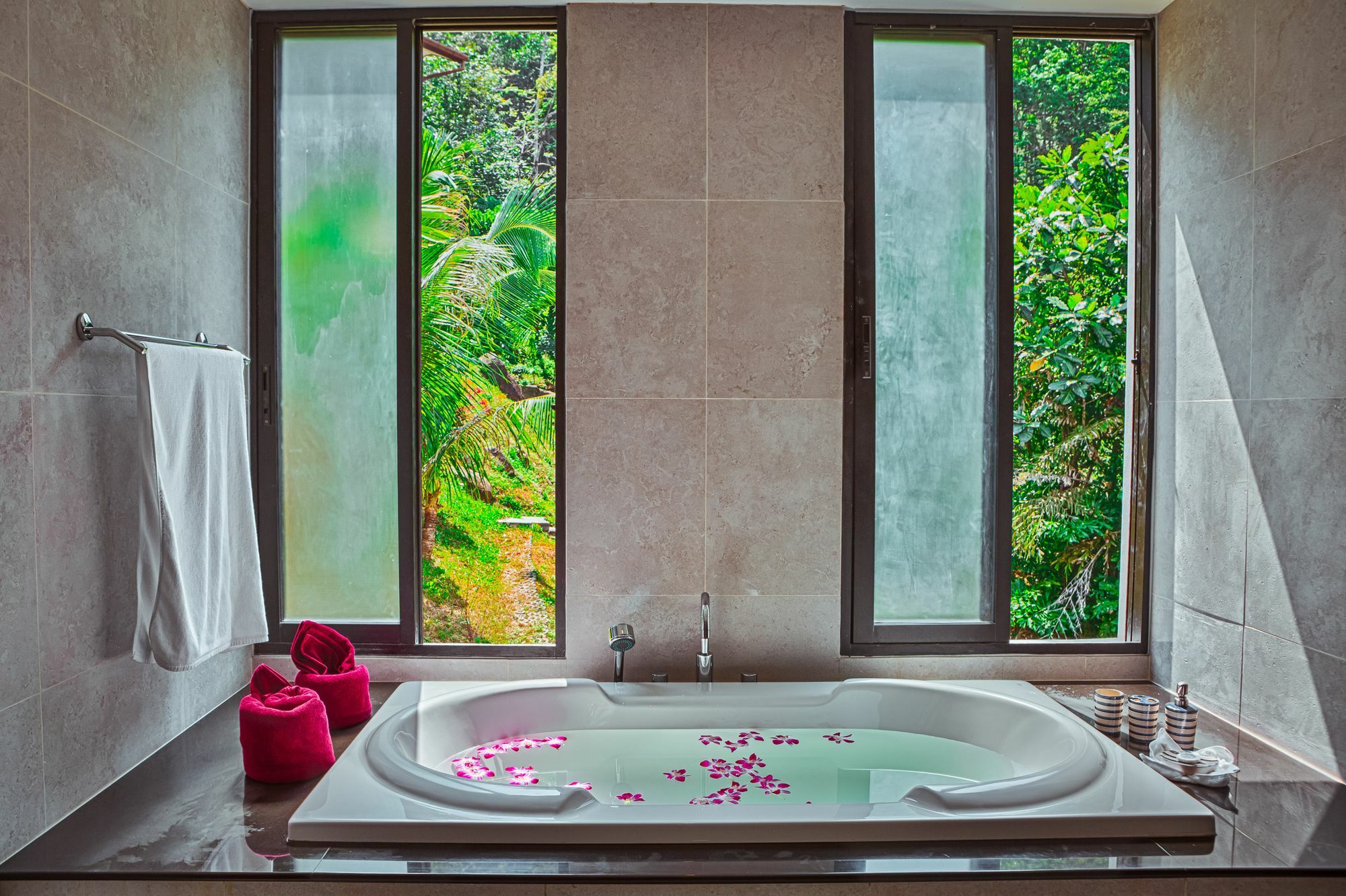 Fully Serviced Grand Luxury Time Phuket Pousada *