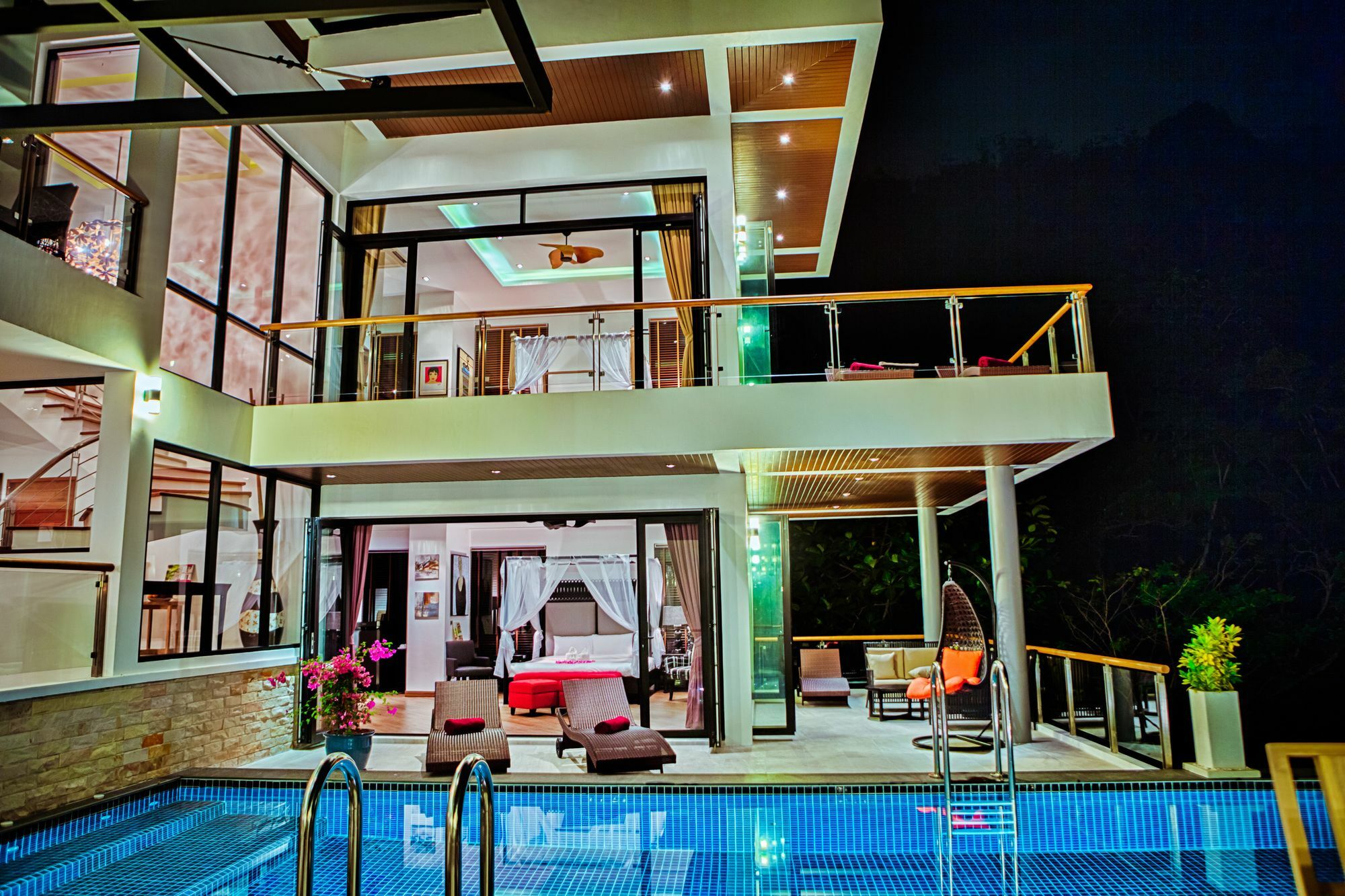 Fully Serviced Grand Luxury Time Phuket Pousada *