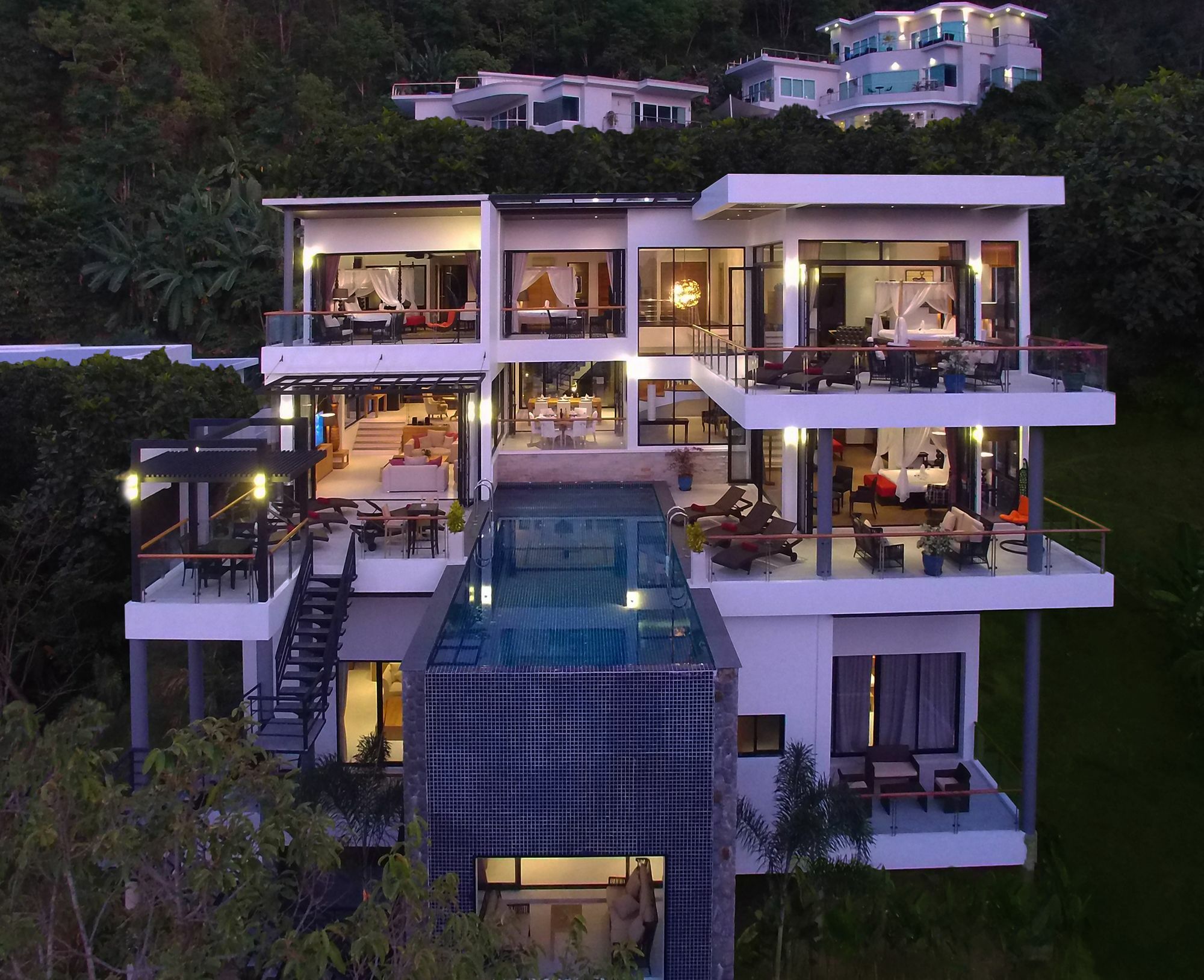 Fully Serviced Grand Luxury Time Phuket Pousada