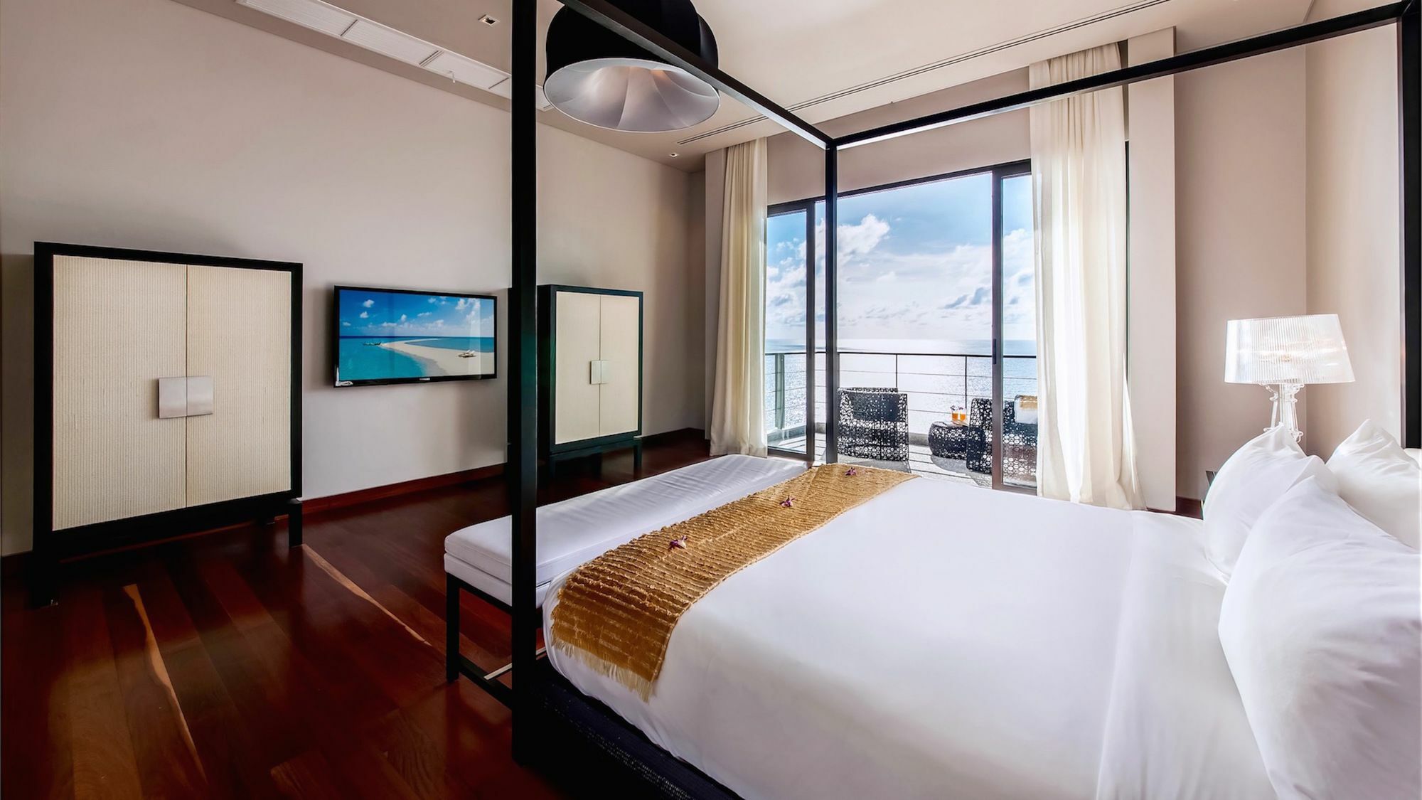 Villa Paradiso Layan Beach (Phuket)
