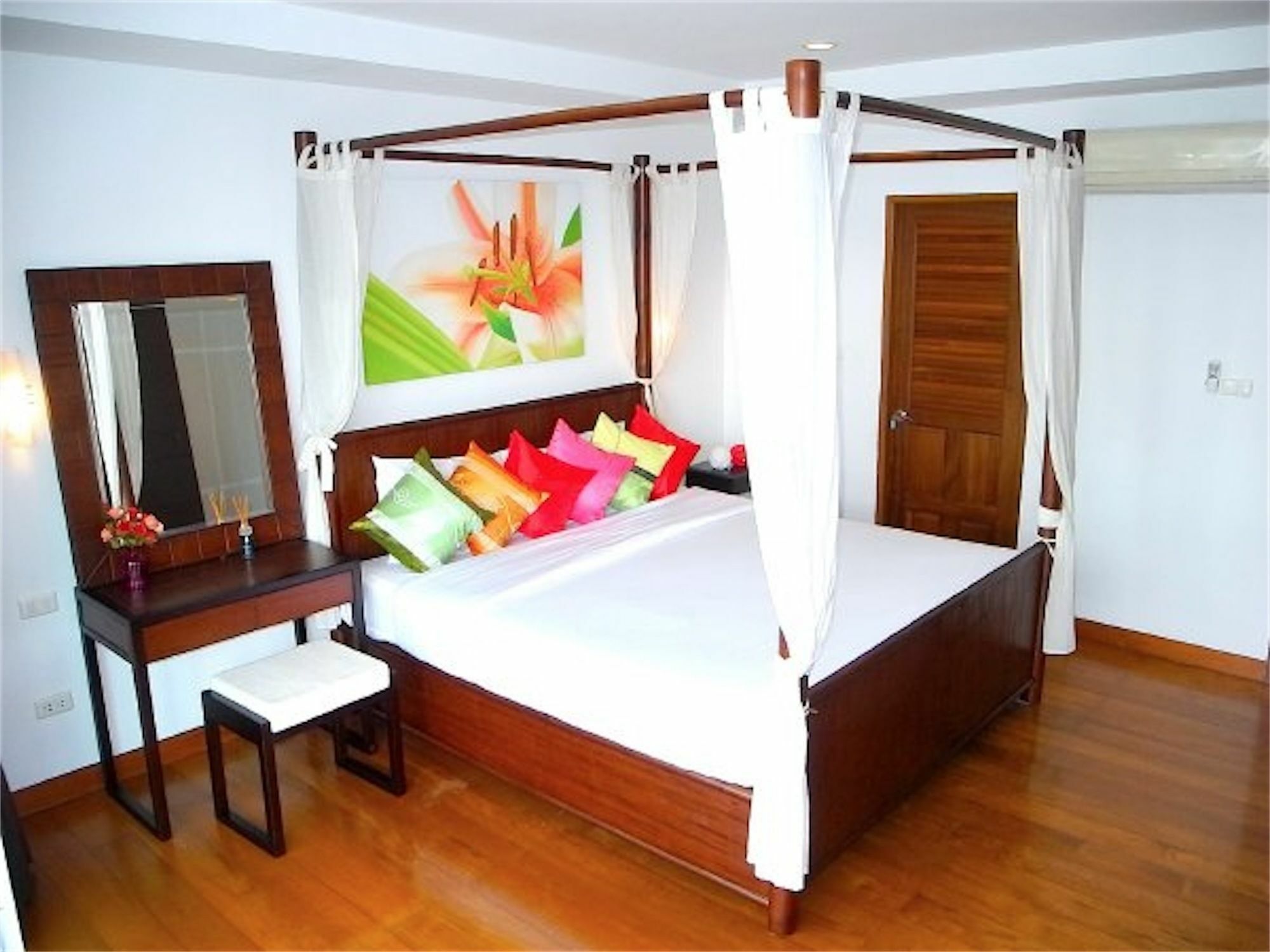 Sunrise 3 Bedrooms Modern In Nai Harn Apartment *
