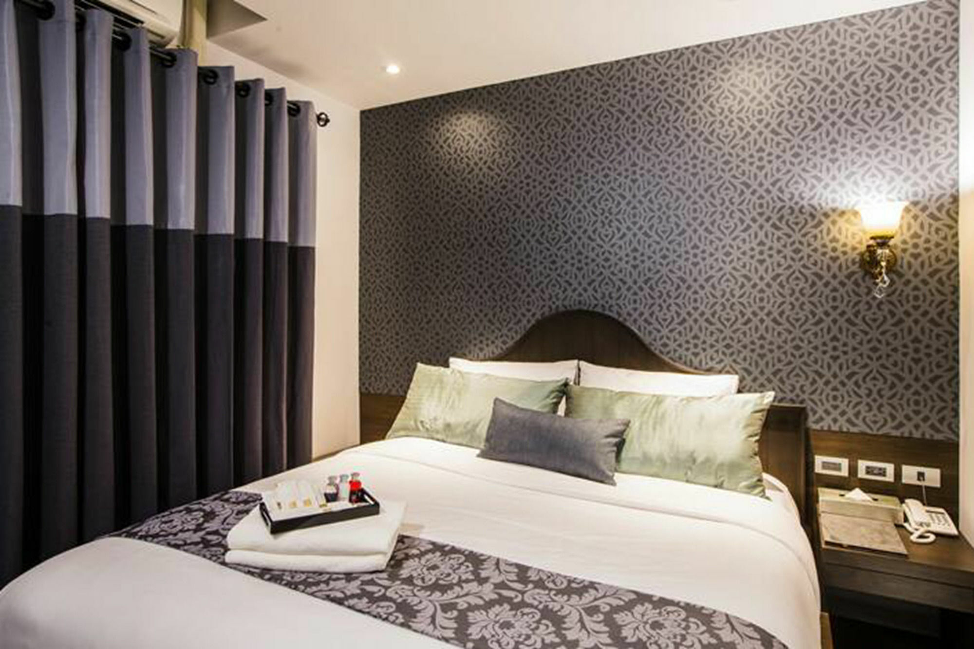 Hotel The Fah Silom