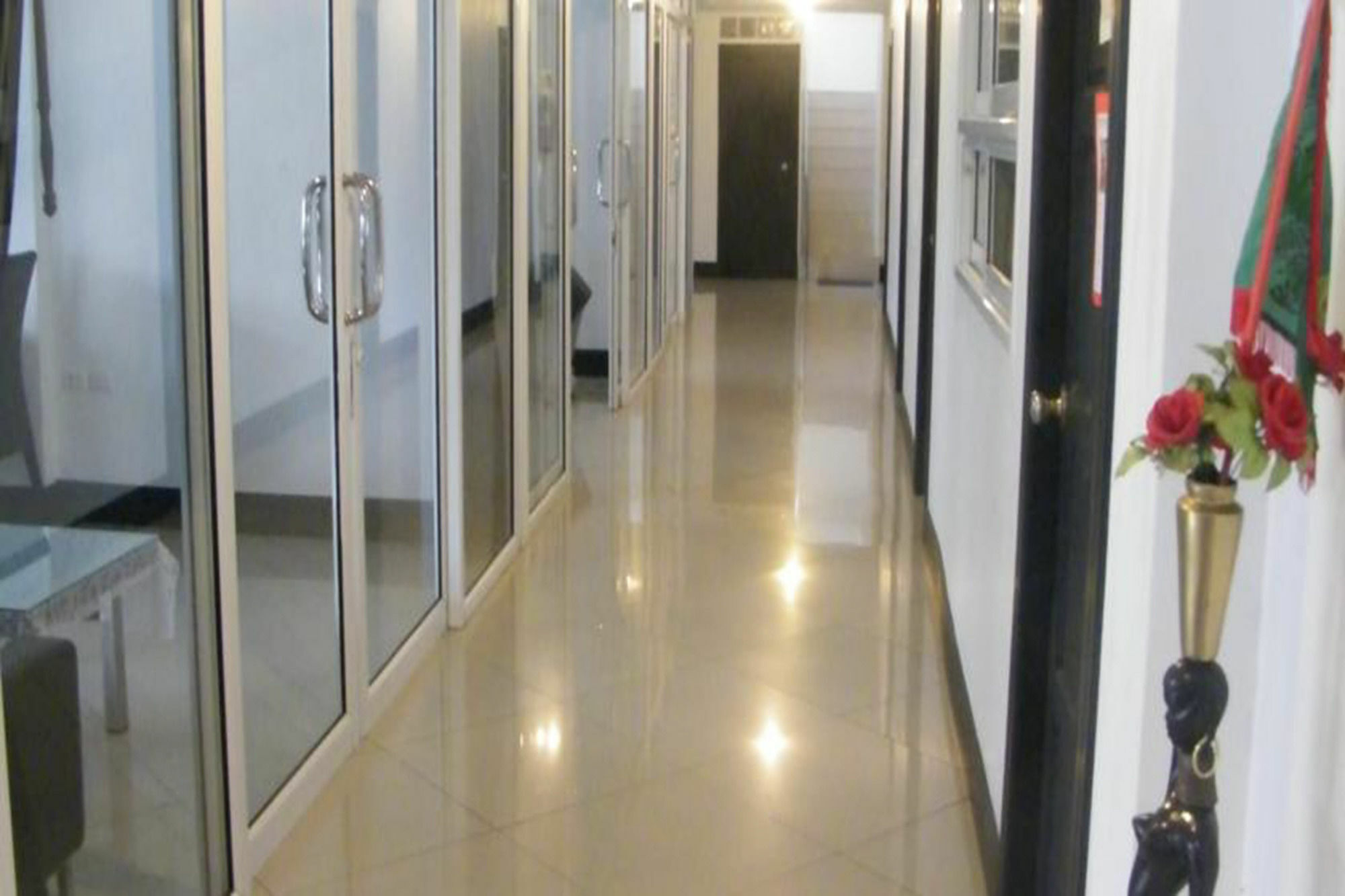 Oyo 835 Luxury Hotel