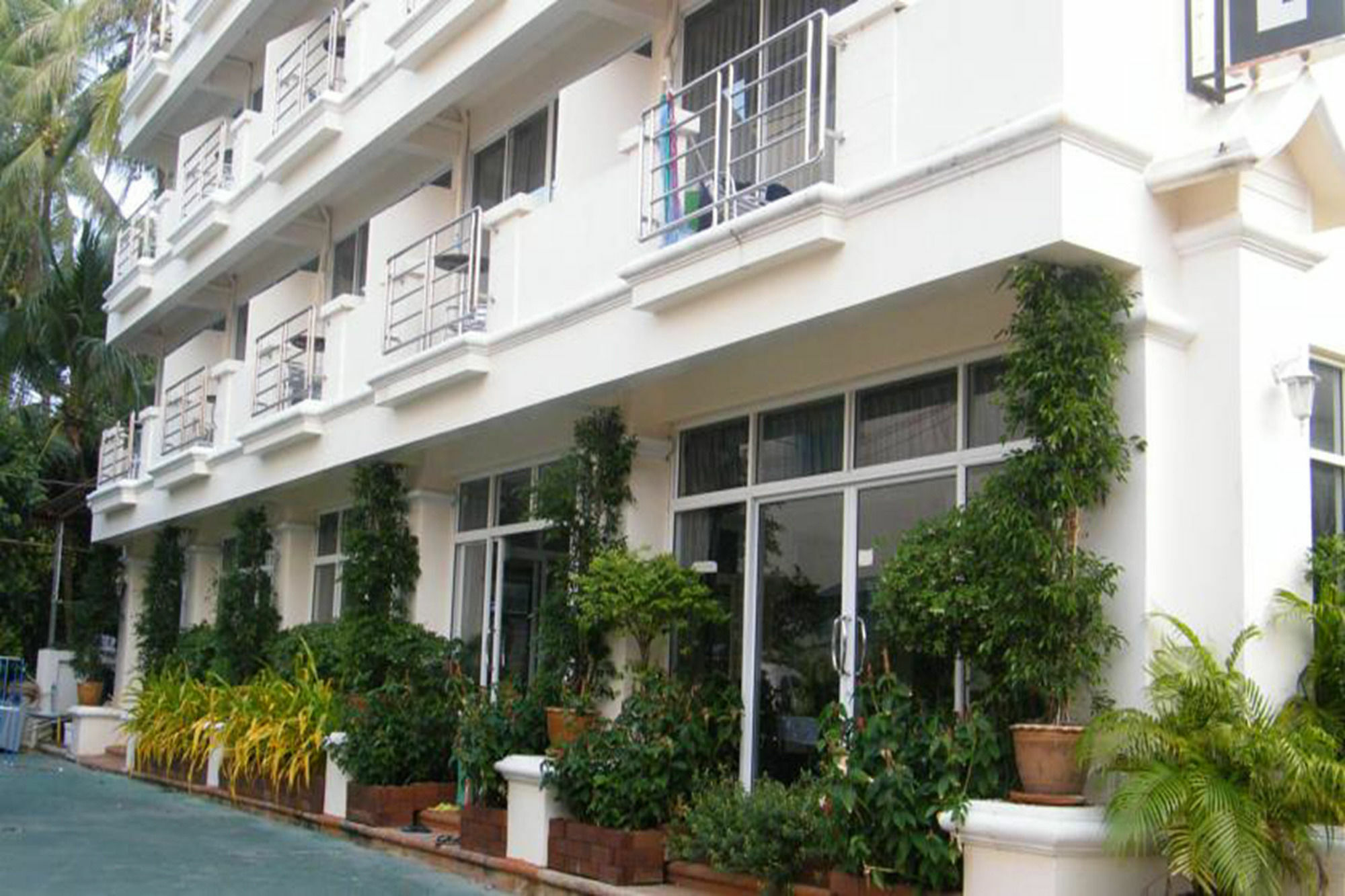 Oyo 835 Luxury Hotel 3*
