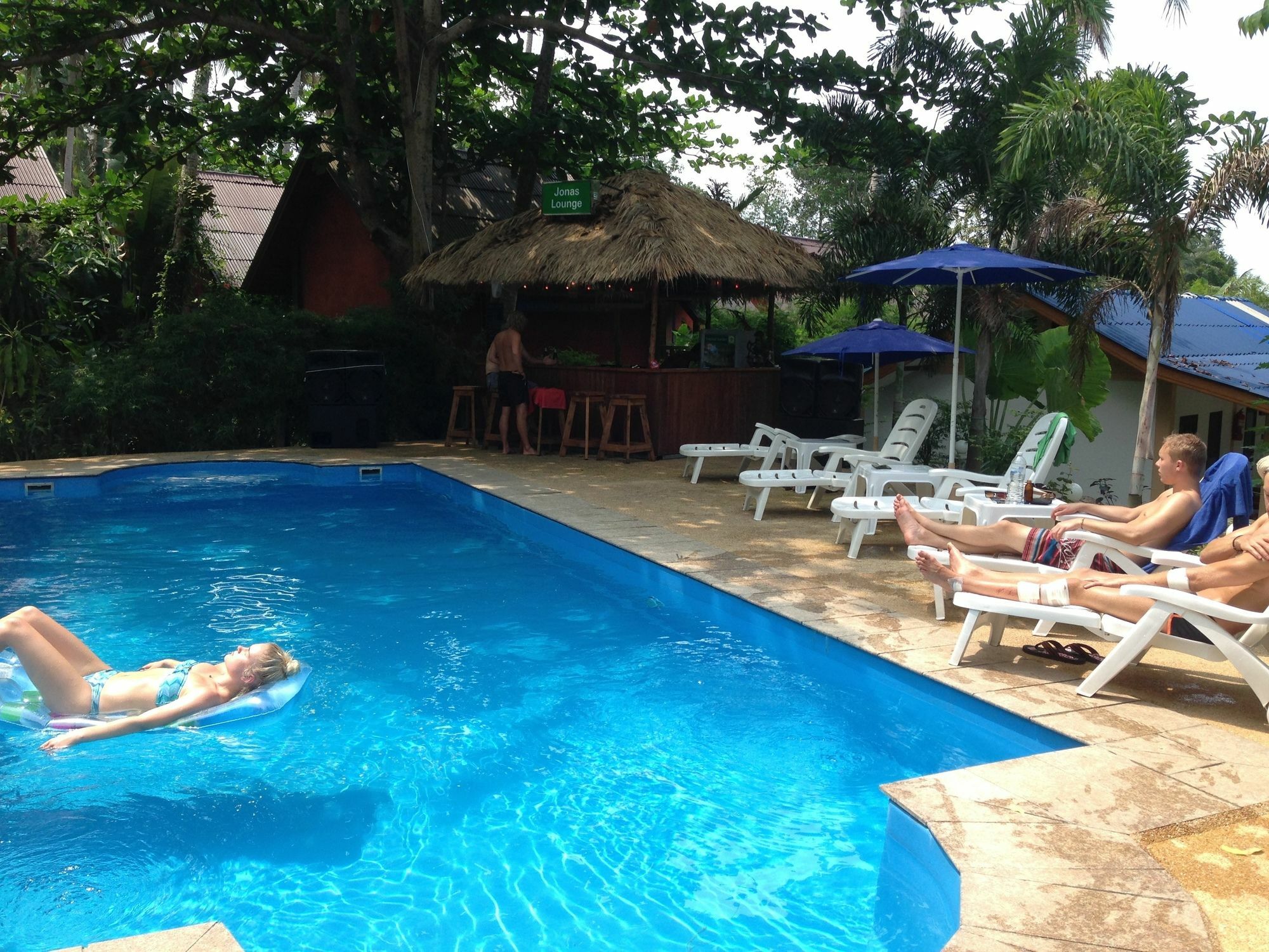 Lonely Pool 3*