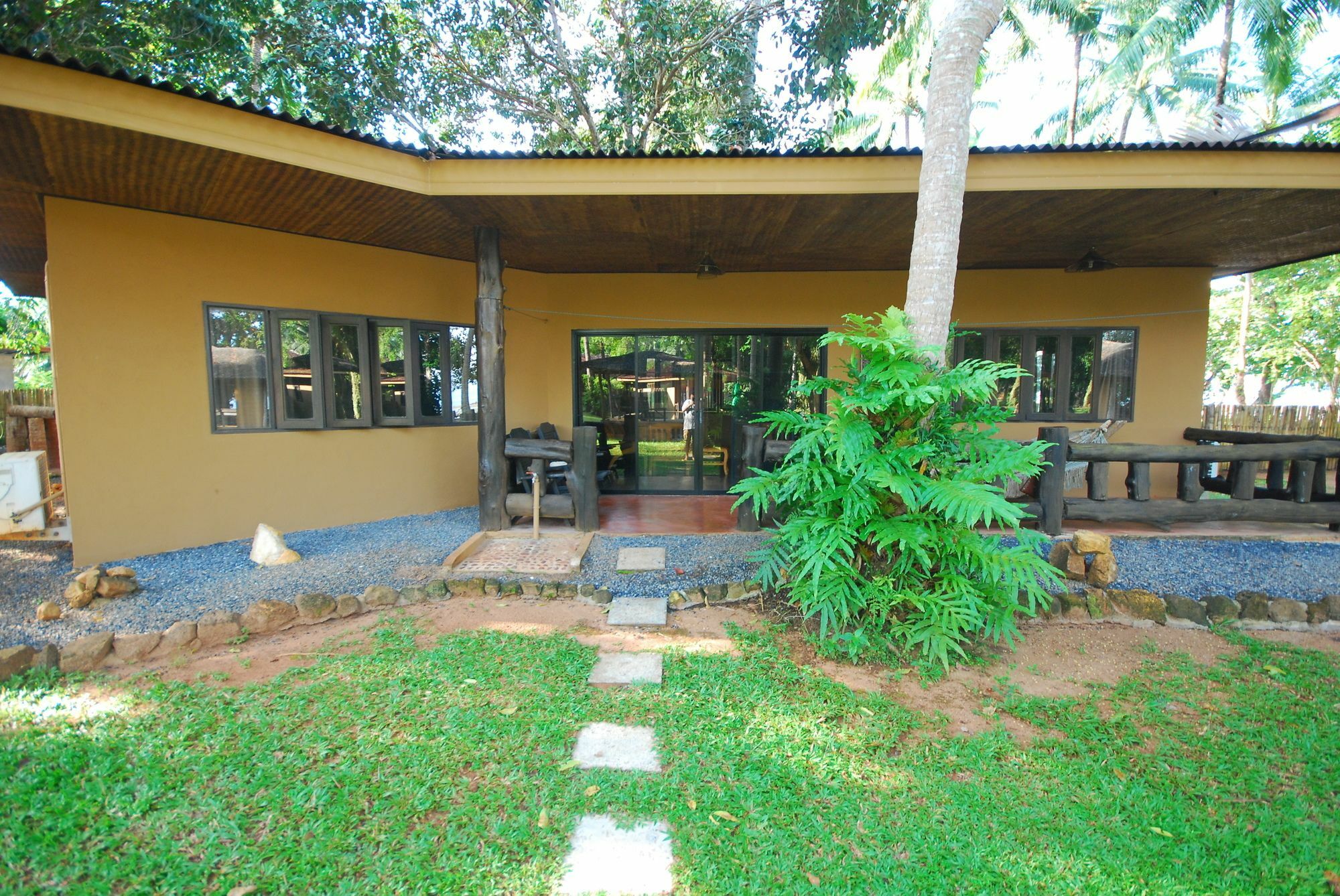 Melina Front Resort