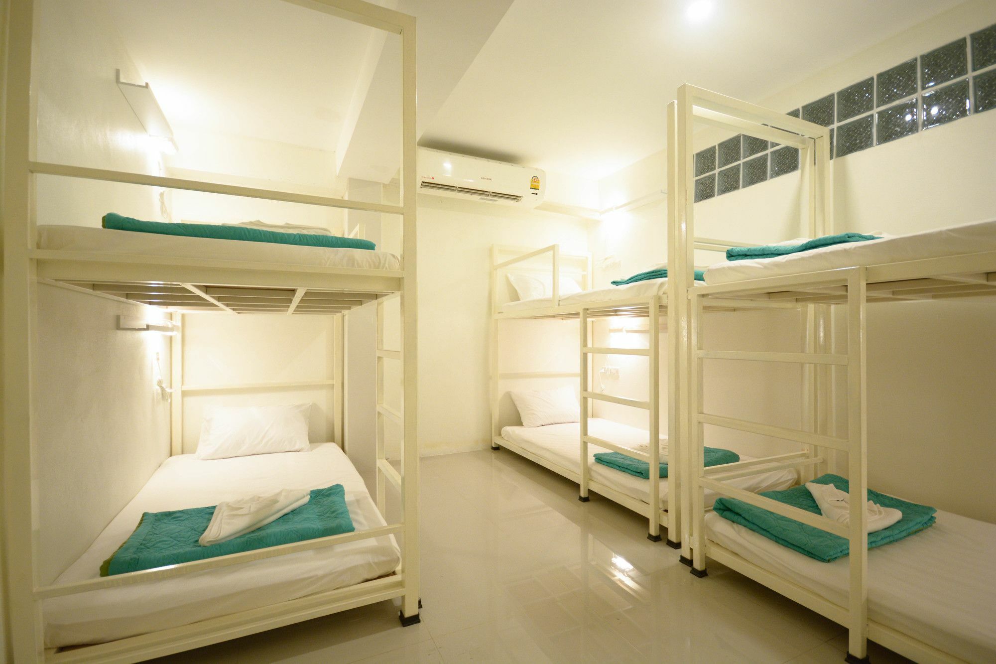 Hostel Irest Seafront *