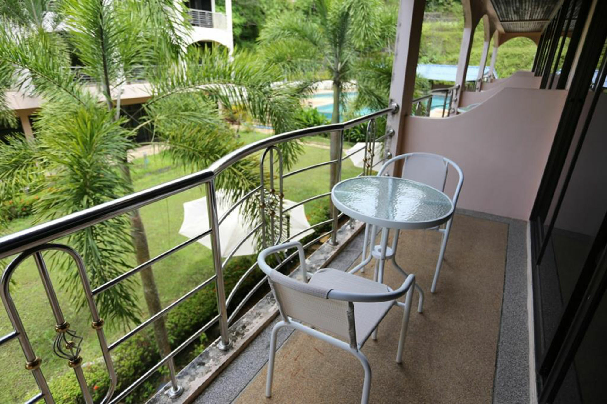 Krabi Andaman Sea Hotel 3*