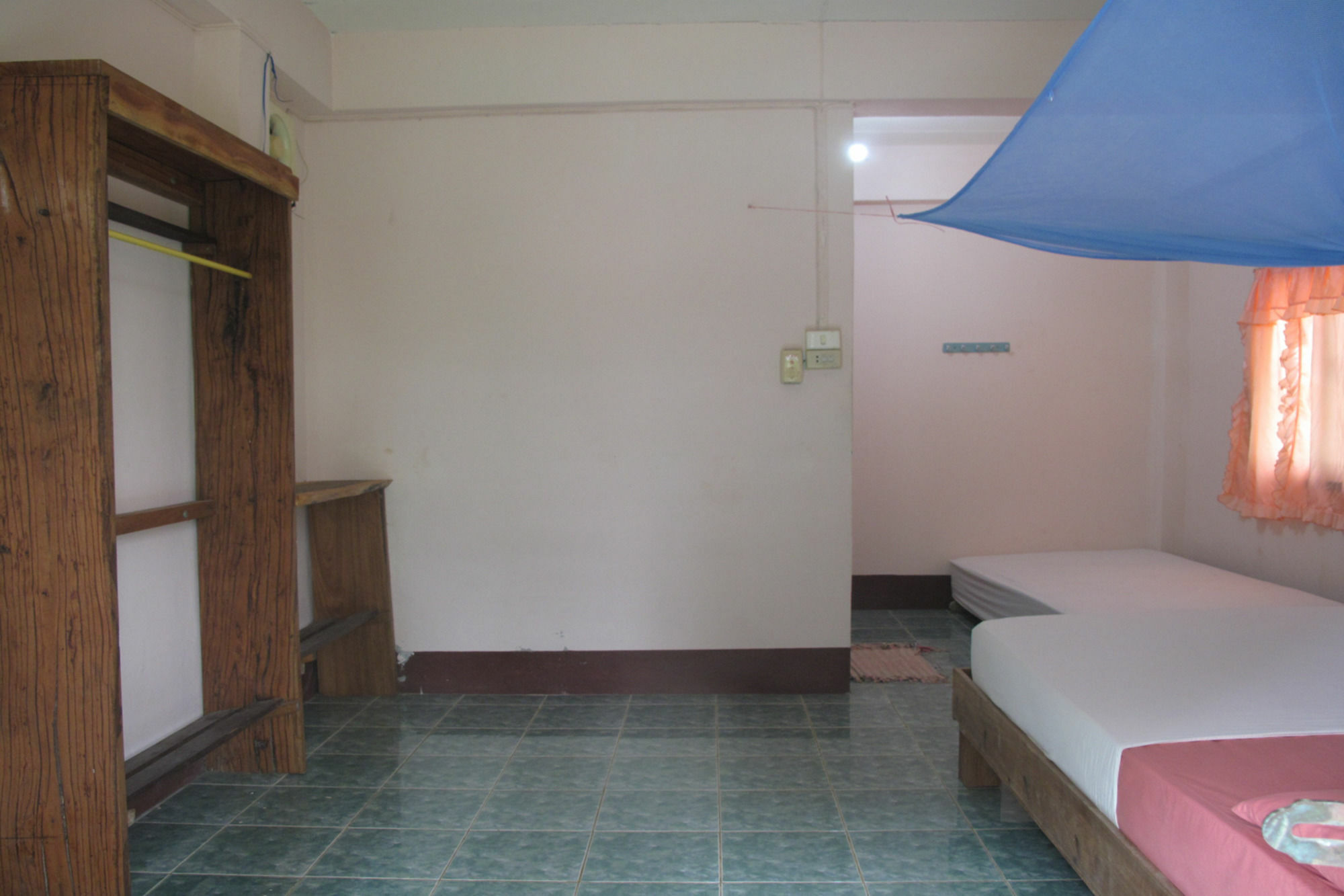 Klong Jark Hotel *