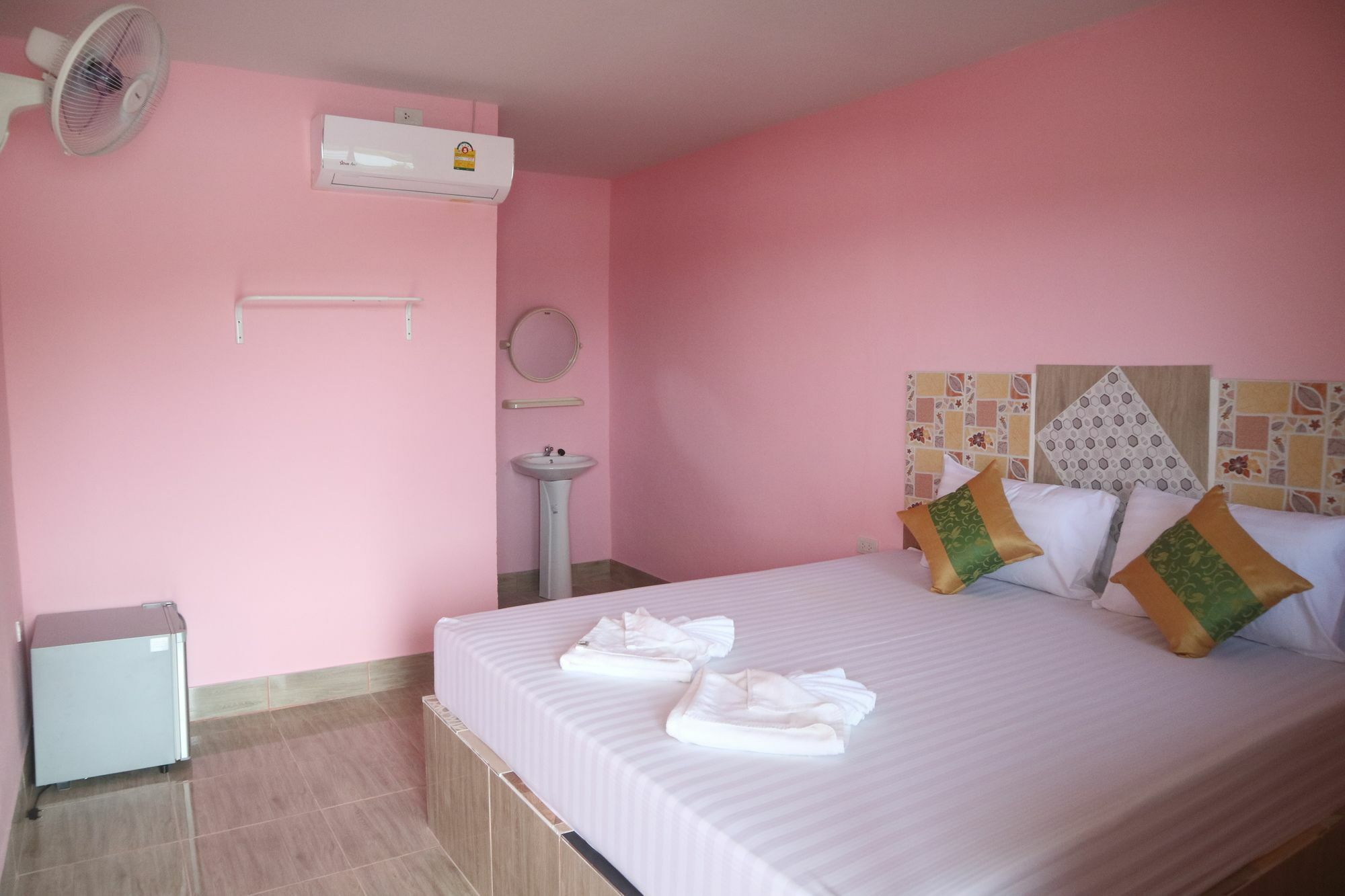 Hill  Lanta Guest house 3*