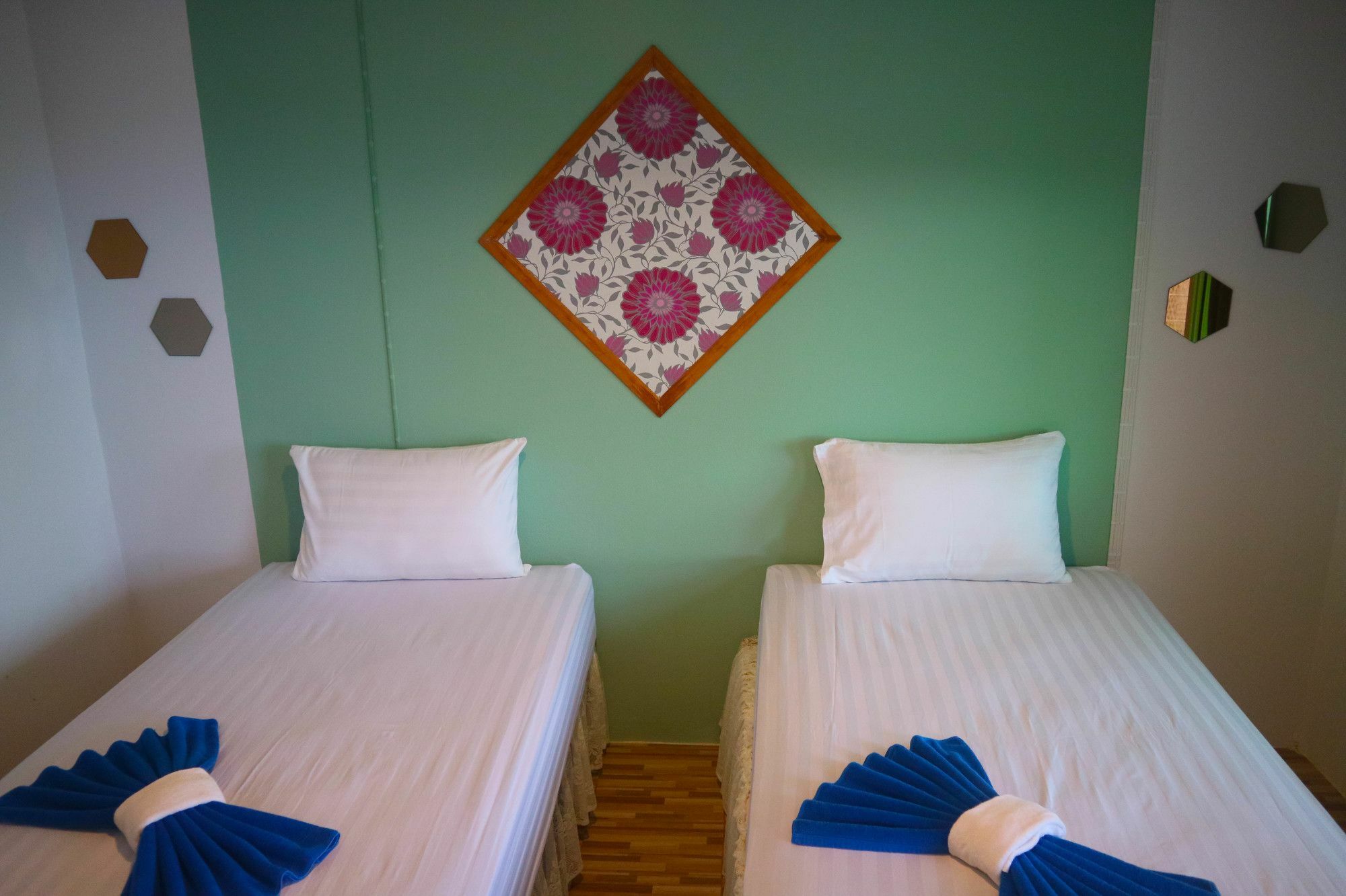 Hill  Lanta Guest house 3*
