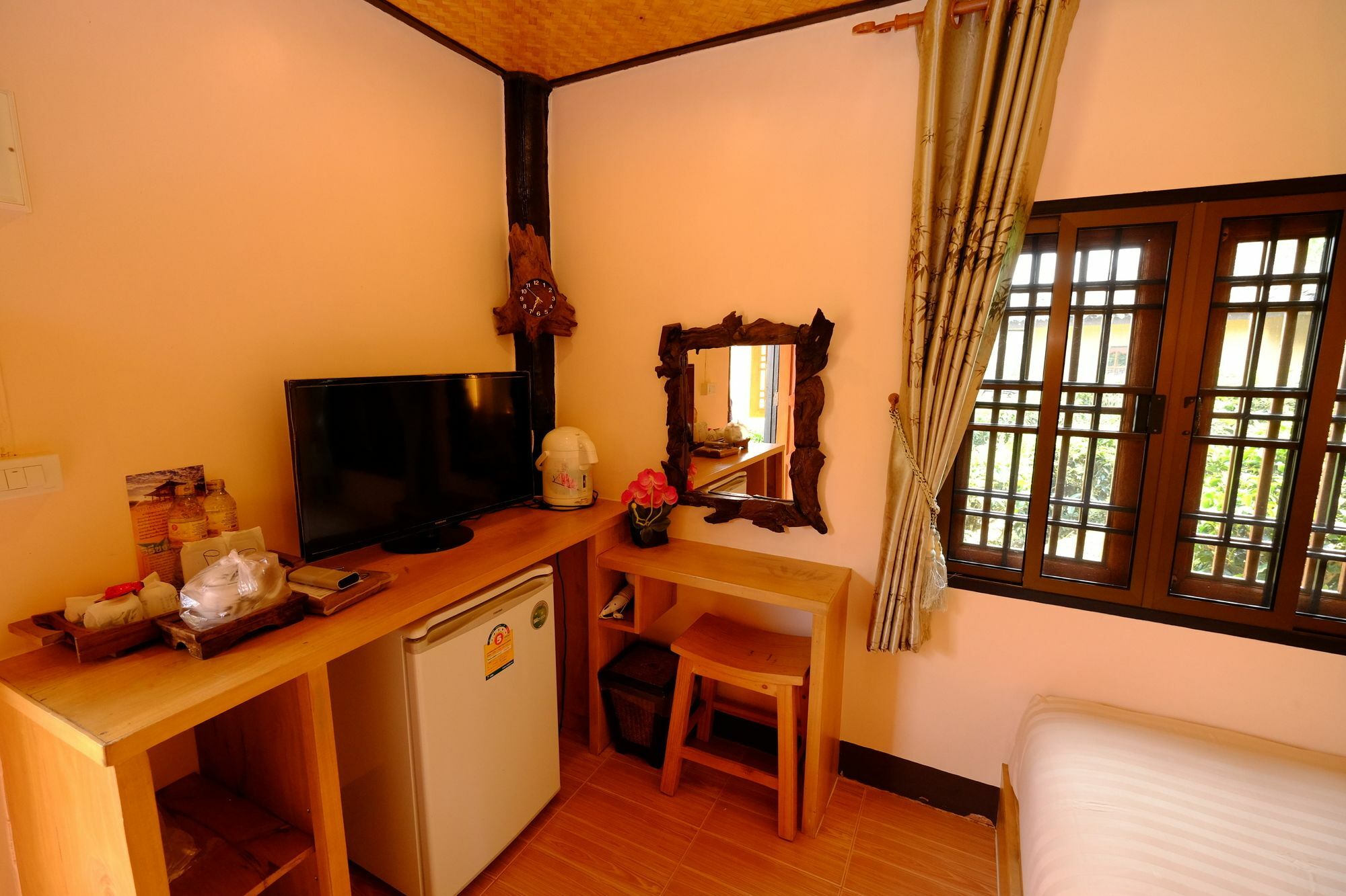 Lee Wine Ruk Thai Farm stay Ban Rak Thai