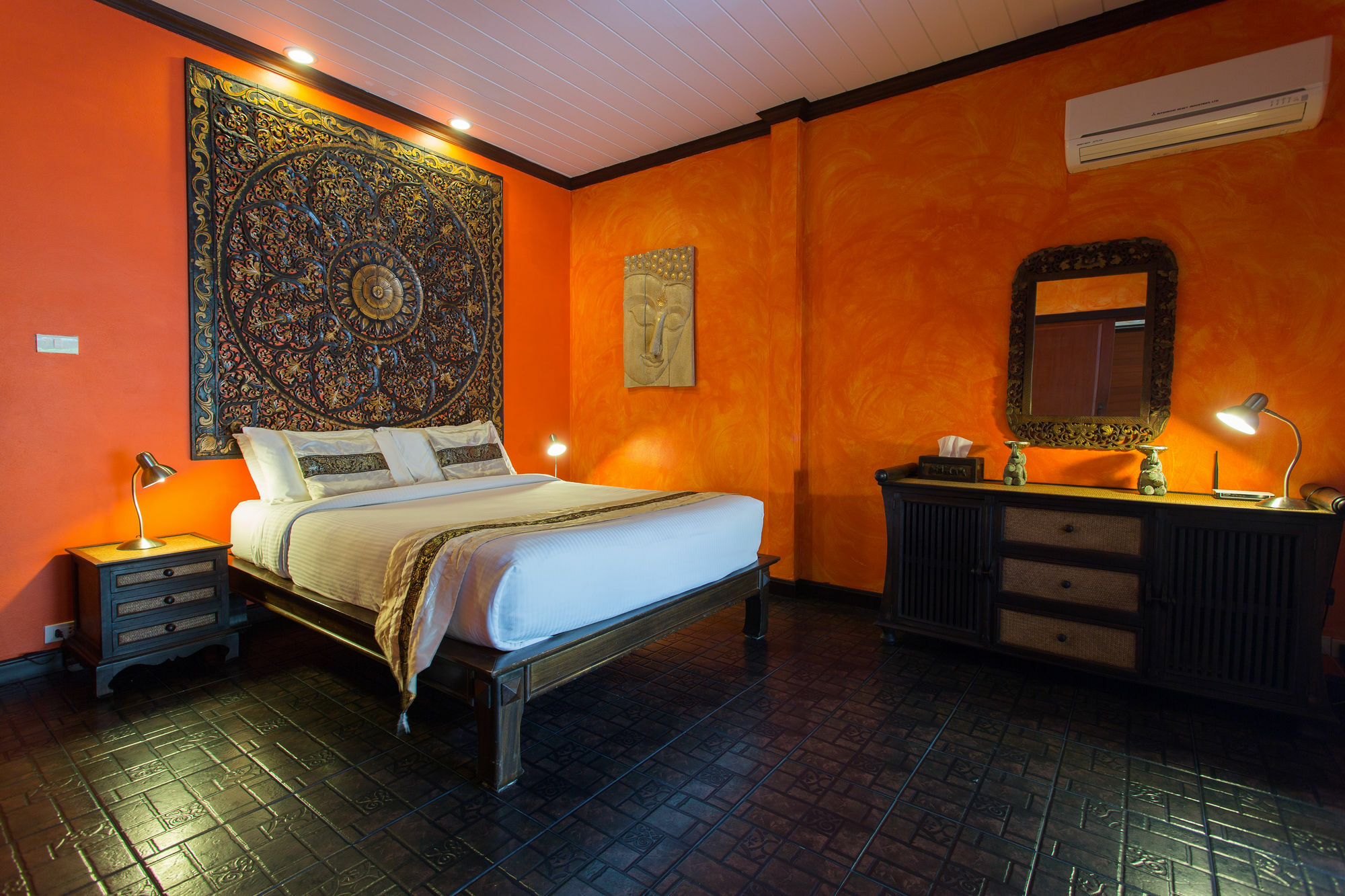 Baan Manu Chang *