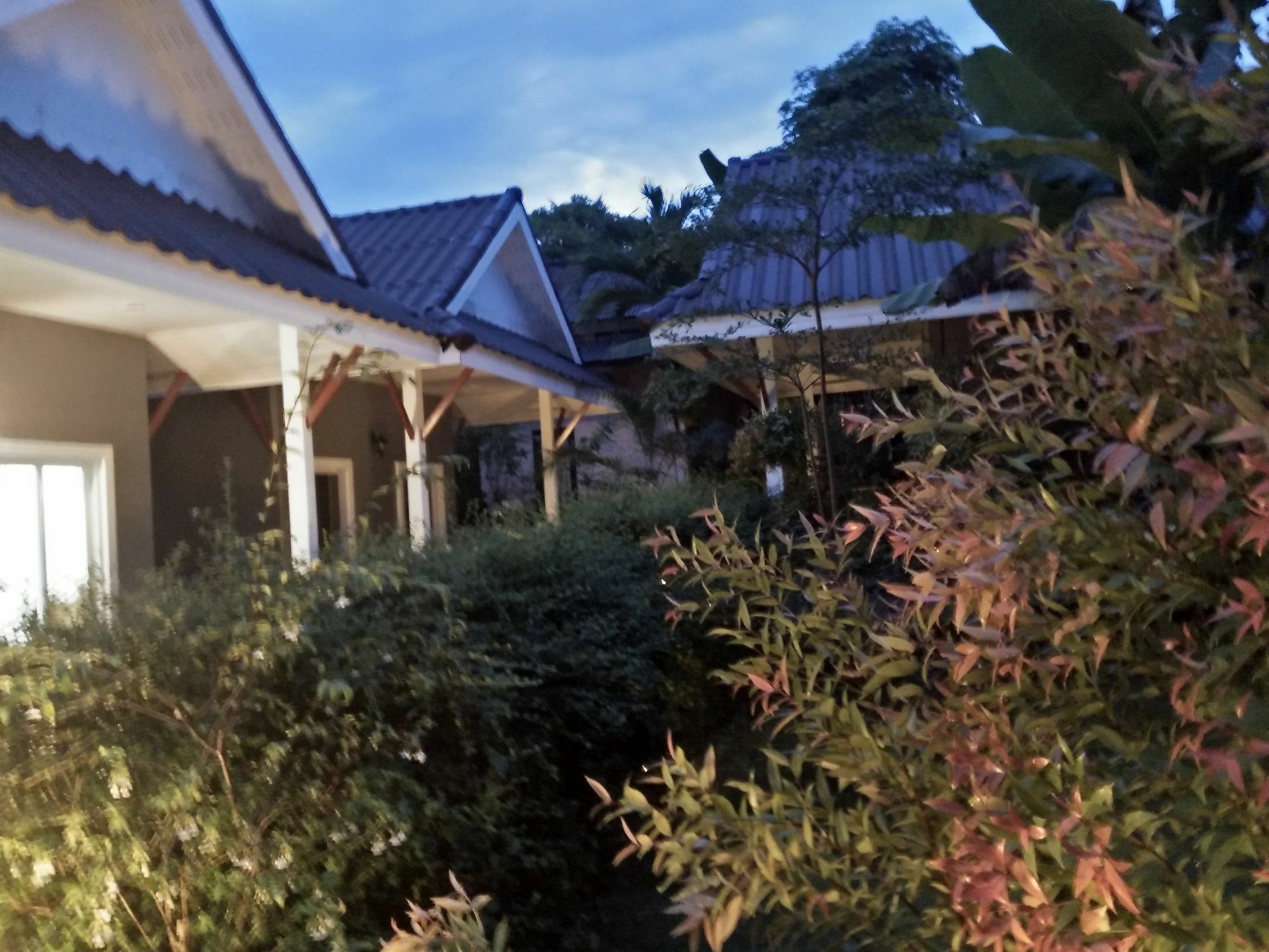 Khaolak Tusneem Guest house Khao Lak