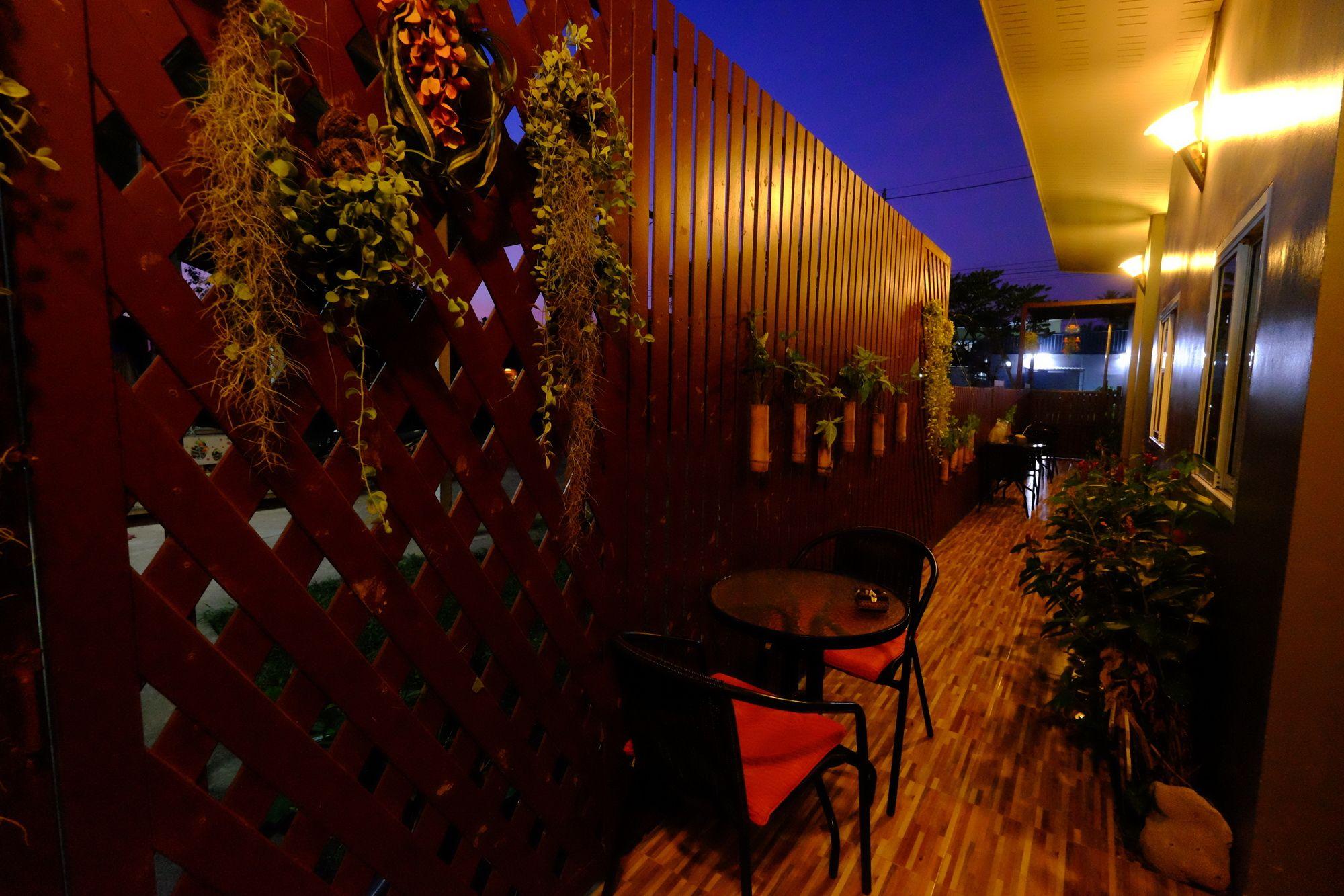 De​ Lanta Place