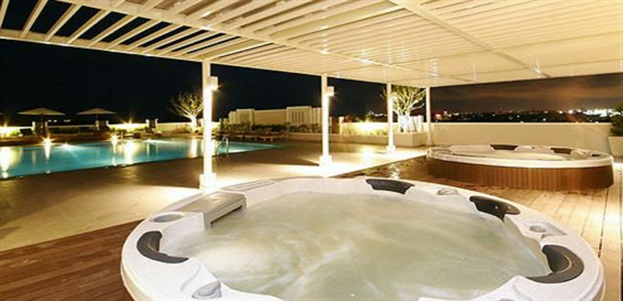 Kameo Grand & Serviced Apartment, Aparthotel 4*