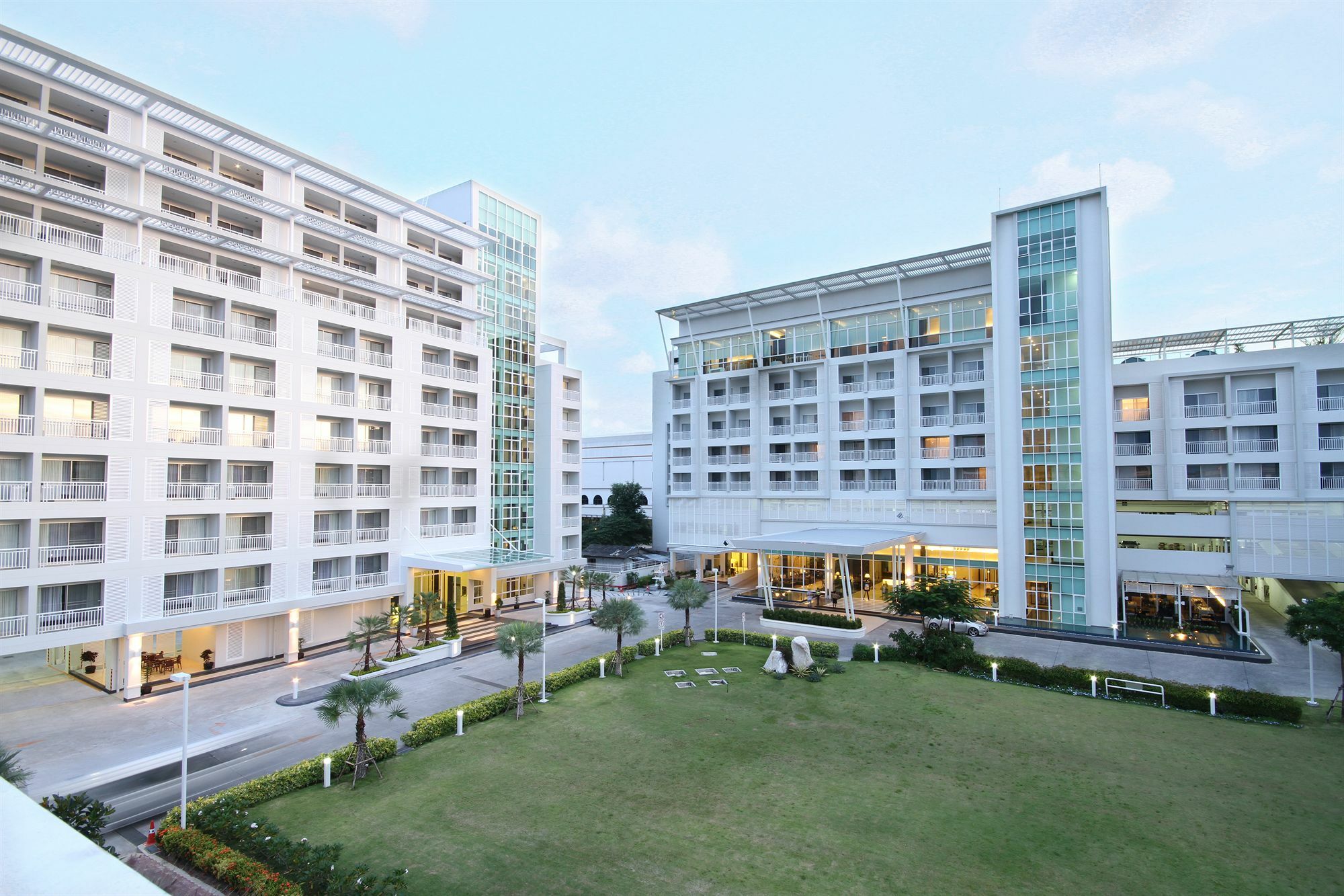 Kameo Grand & Serviced Apartment, Aparthotel Rayong