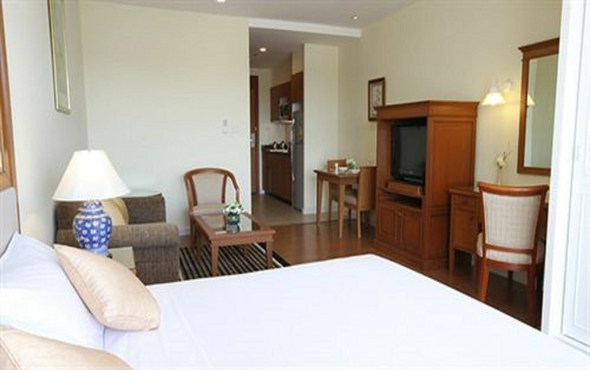 Kameo Grand & Serviced Apartment, Rayong